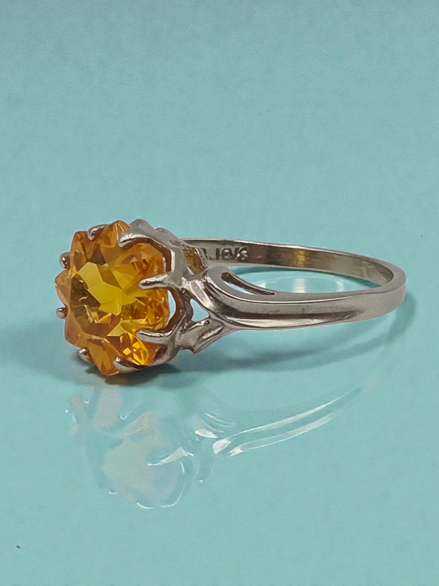 Solid 10K Gold Ring with Flower-Cut Golden Orange Canary Sapphire - Sz 7.5