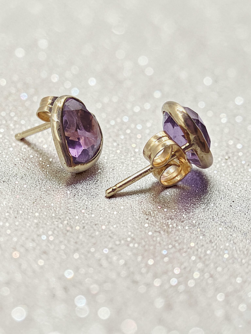 Solid 14K Yellow Gold Stud Earrings with Heart-Cut Amethyst