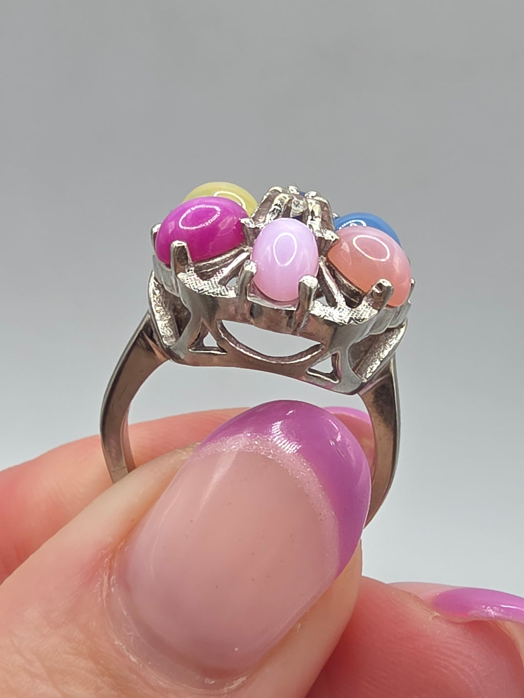 Stunning Solid 10K White Gold Diamond & Rainbow Star Sapphire Halo Ring - Size 6