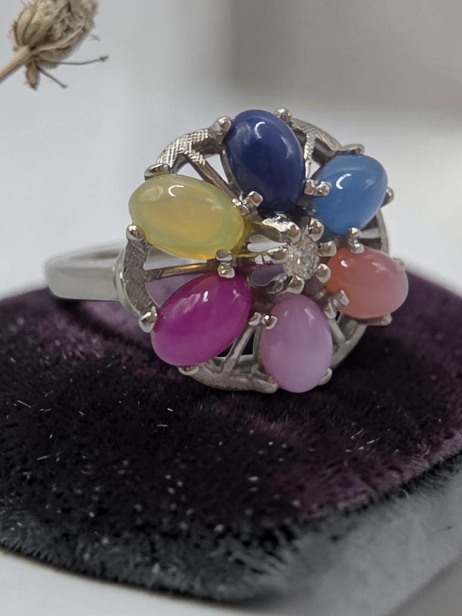 Stunning Solid 10K White Gold Diamond & Rainbow Star Sapphire Halo Ring - Size 6