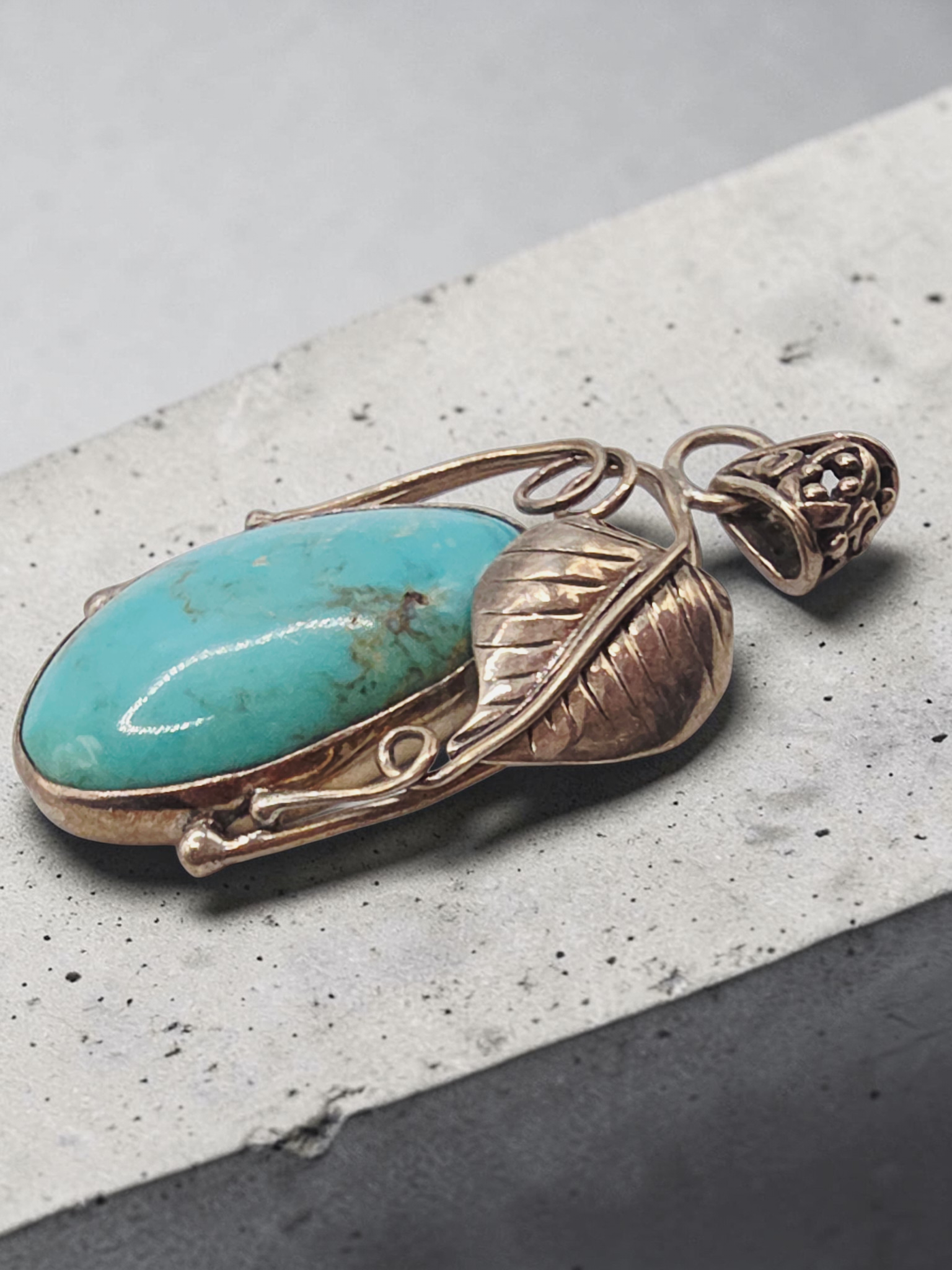 925 Sterling Silver Turquoise Pendant Southwestern Style Leaf Frame