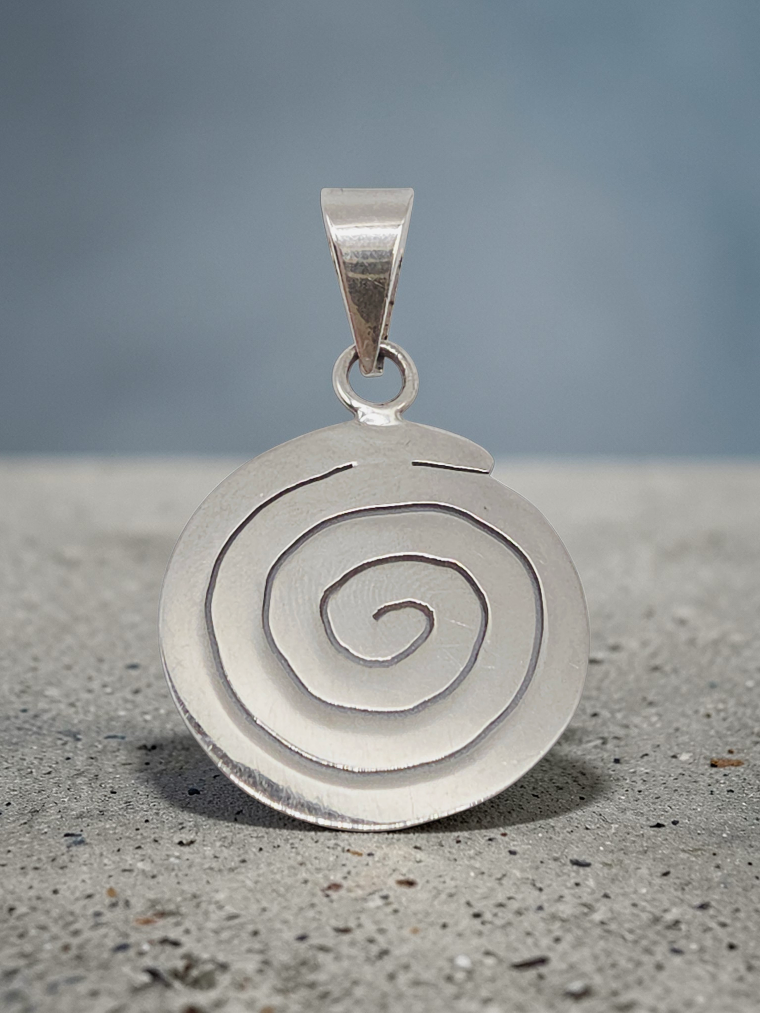 950 Sterling Silver Round Swirl Circle Necklace Pendant - 1.5 Inch