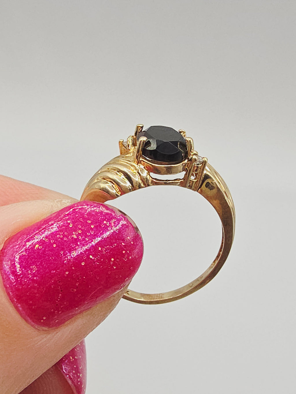 Solid 10K Yellow Gold Ring with Oval-Cut Black Onyx & Diamond Accents – Size 6.5