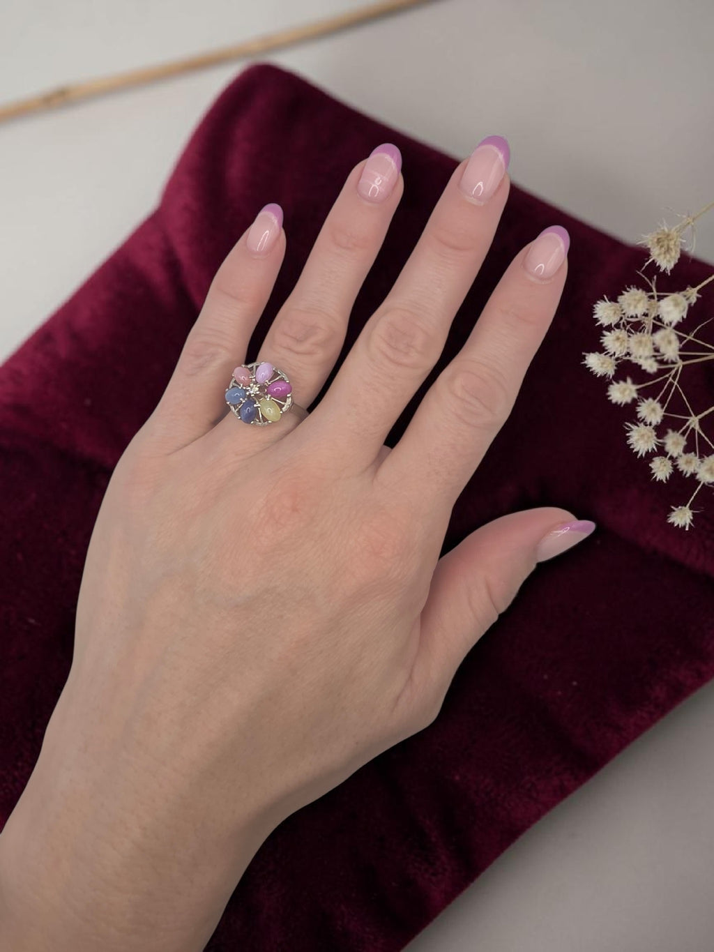 Stunning Solid 10K White Gold Diamond & Rainbow Star Sapphire Halo Ring - Size 6