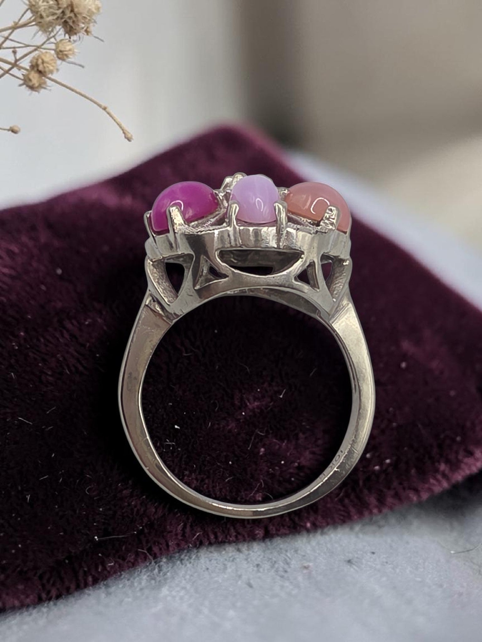 Stunning Solid 10K White Gold Diamond & Rainbow Star Sapphire Halo Ring - Size 6