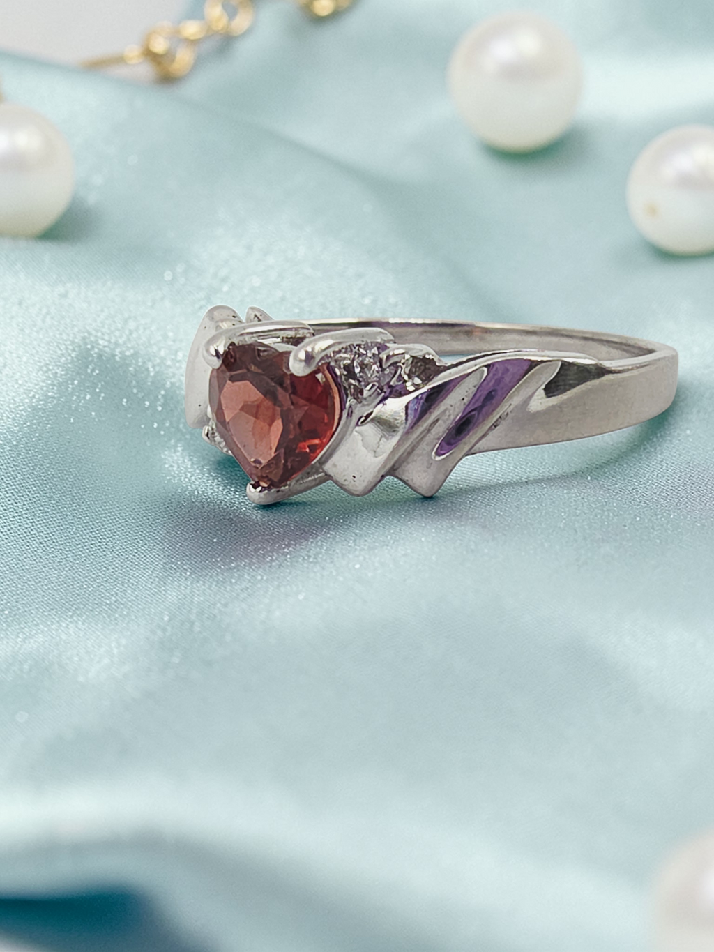 Solid 10K White Gold Ring with Heart Cut Garnet & Diamond Ring Accents - Size 6