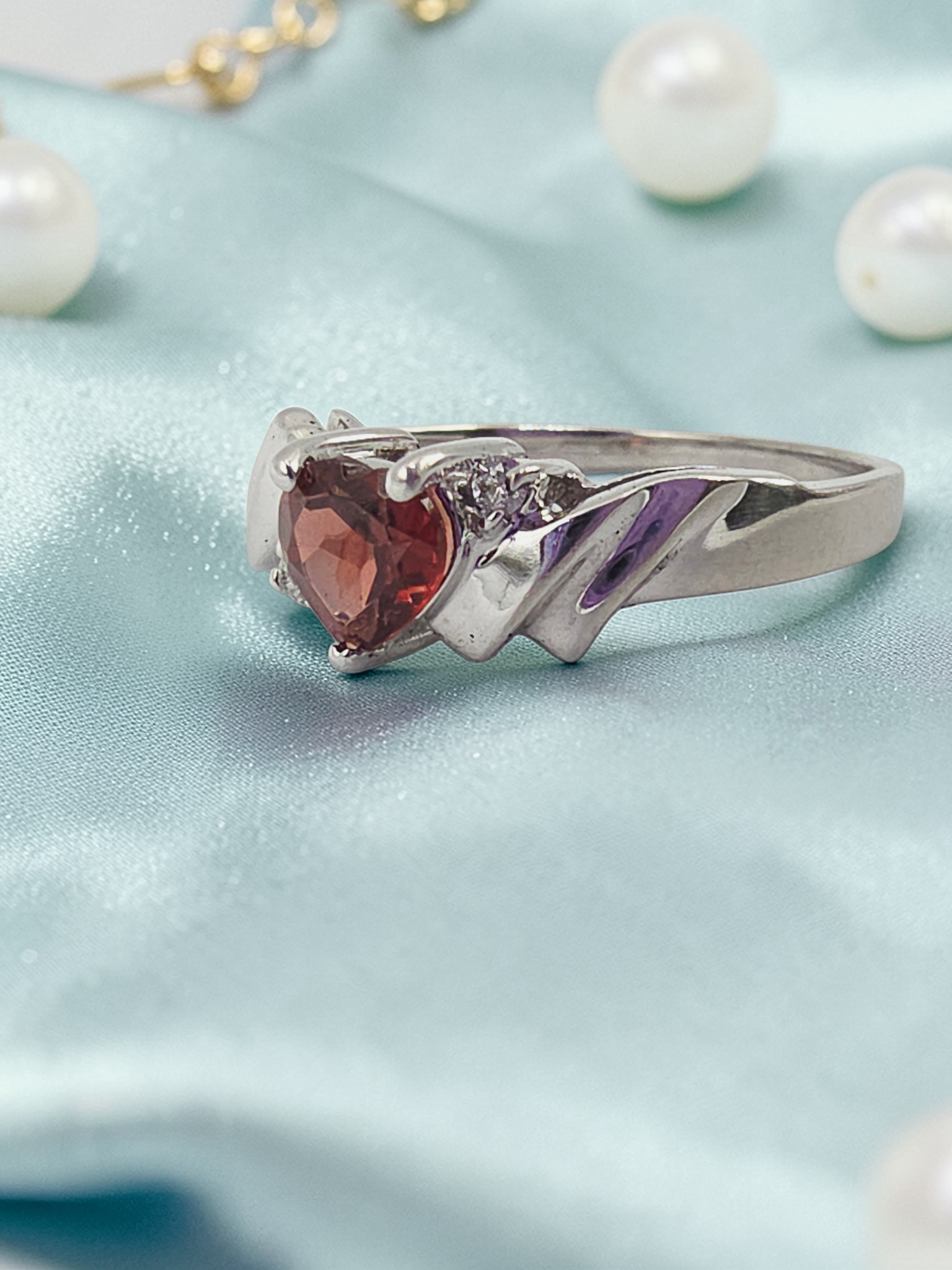Solid 10K White Gold Ring with Heart Cut Garnet & Diamond Ring Accents - Size 6
