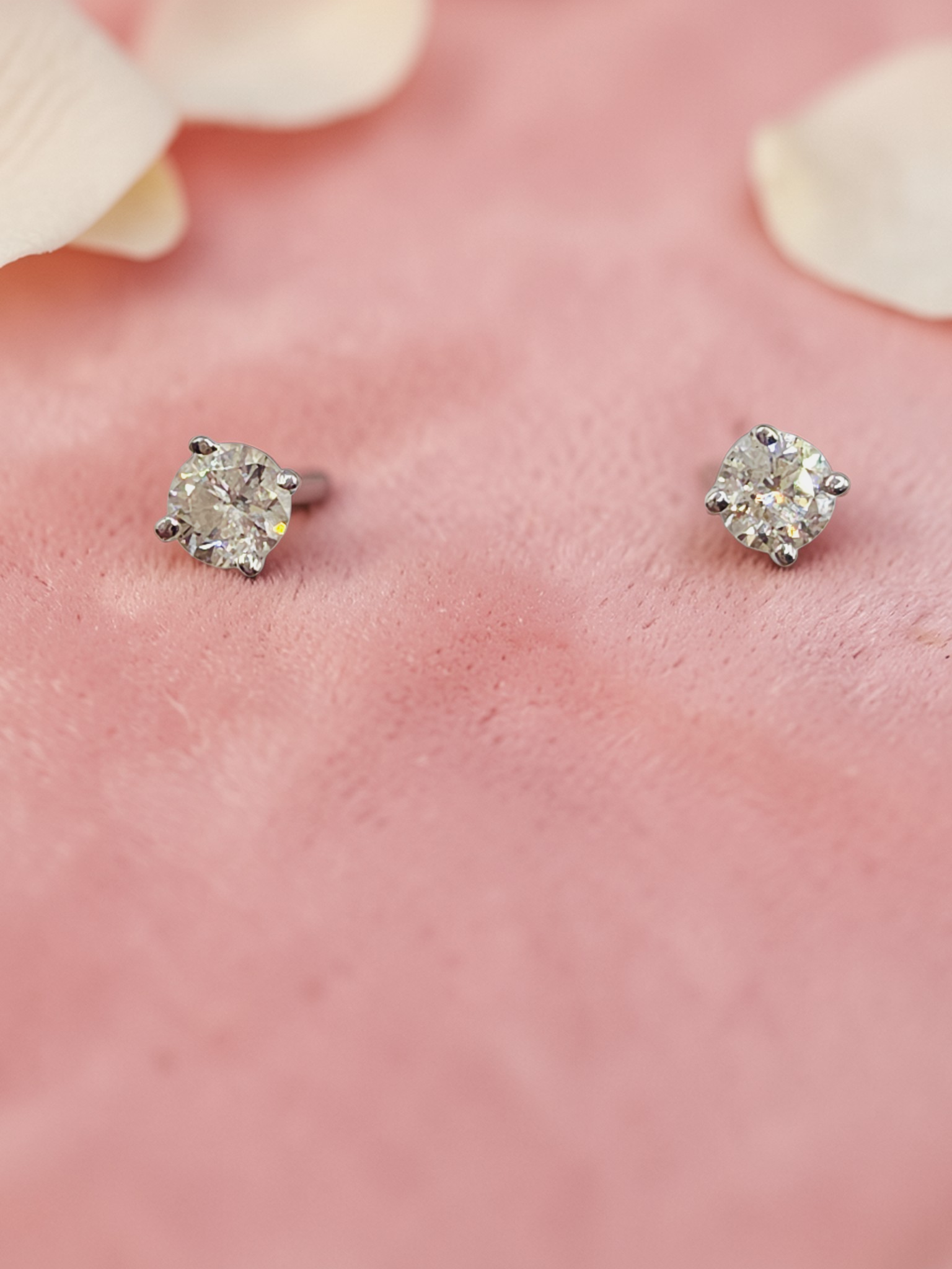 Solid 14K White Gold Diamond Stud Earrings Round Brilliant