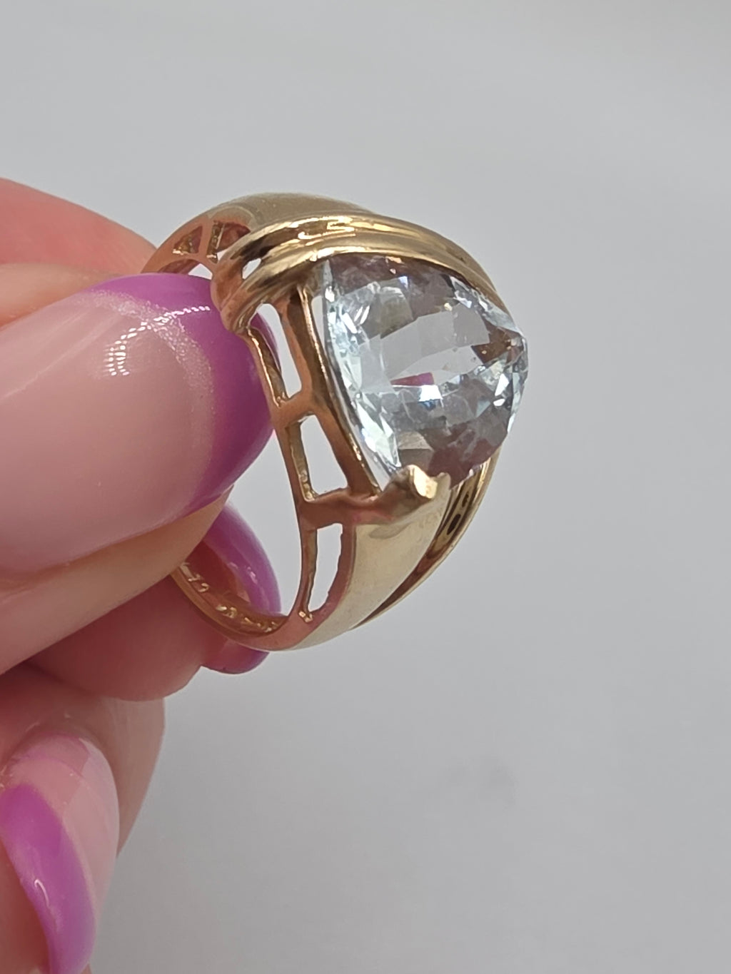 Caspian International Solid 10K Yellow Gold Trillion Cut Aquamarine Ring - Size 7.25