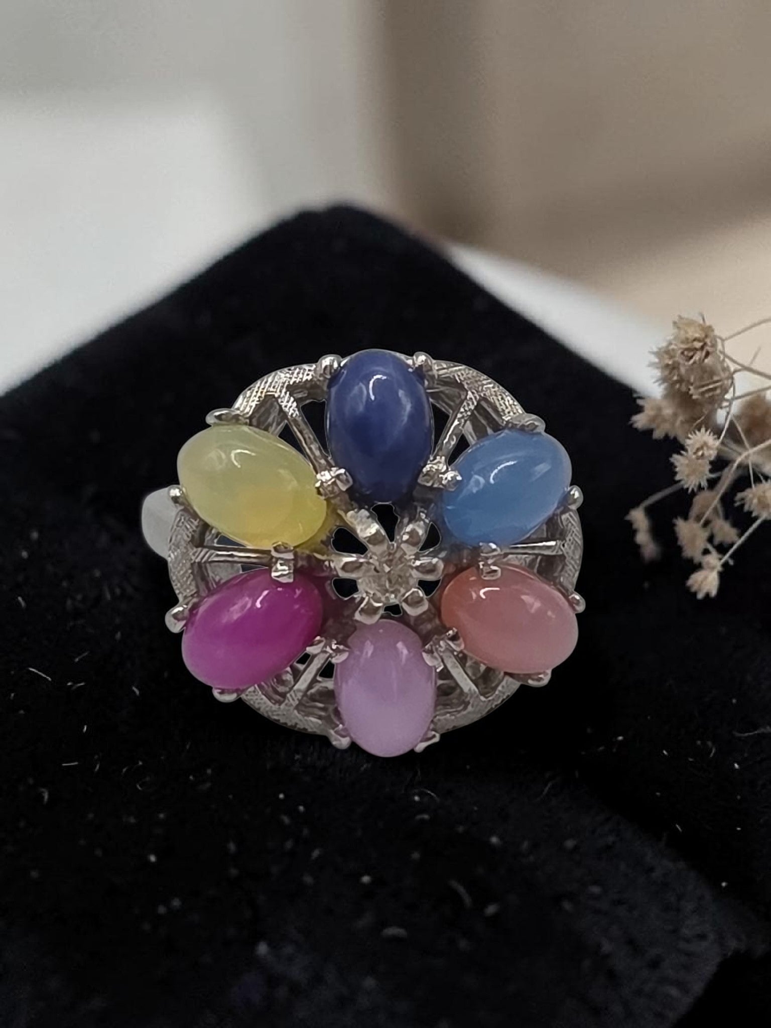 Stunning Solid 10K White Gold Diamond & Rainbow Star Sapphire Halo Ring - Size 6