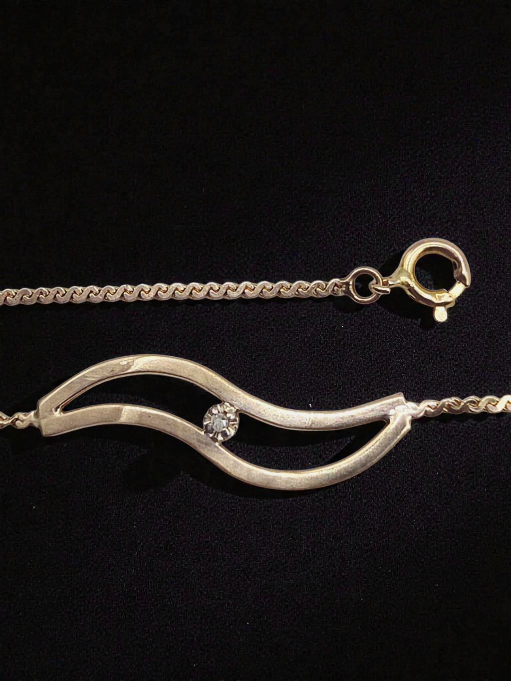 Solid 14K Gold S-Link Serpentine Chain Bracelet wtih Diamond Accent - 7 Inches