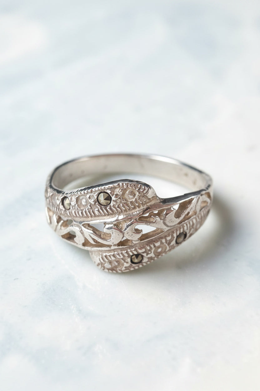 Vintage Sterling Silver Unique Pattern Engraved Ring Size 7.5