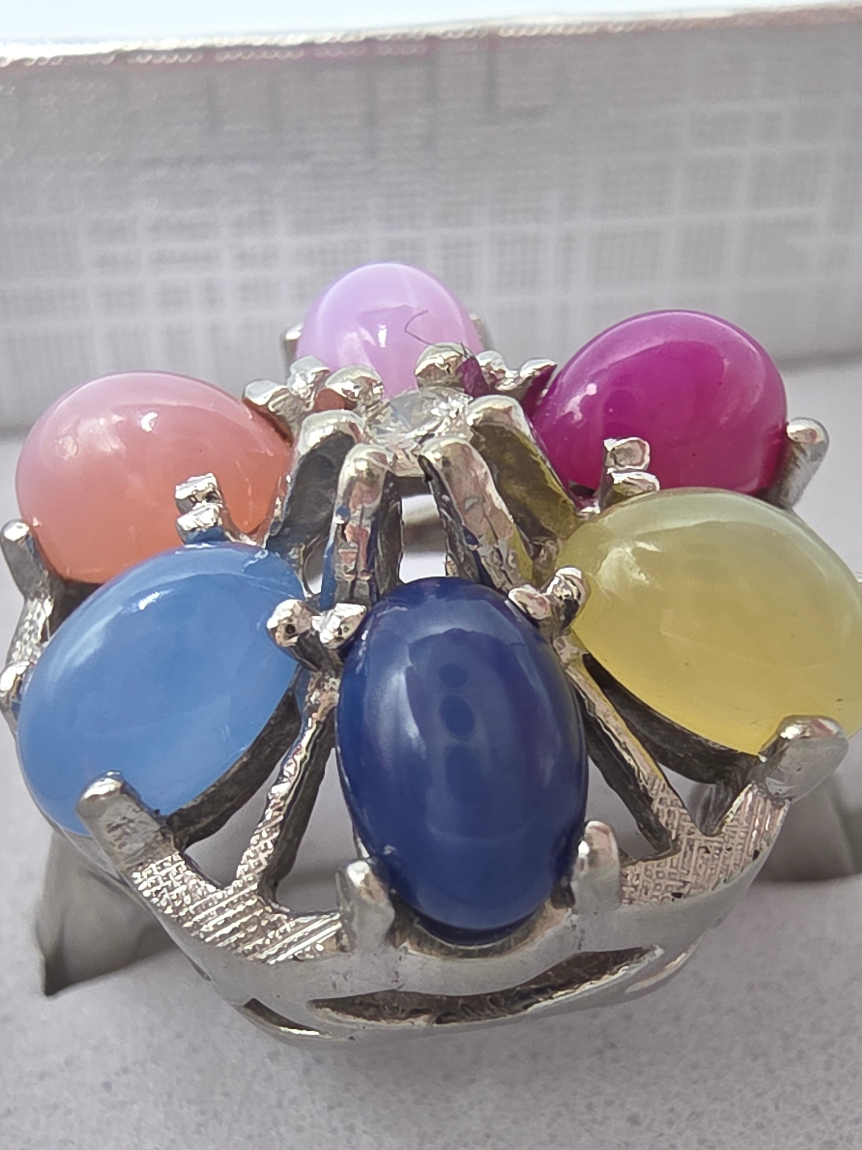 Stunning Solid 10K White Gold Diamond & Rainbow Star Sapphire Halo Ring - Size 6