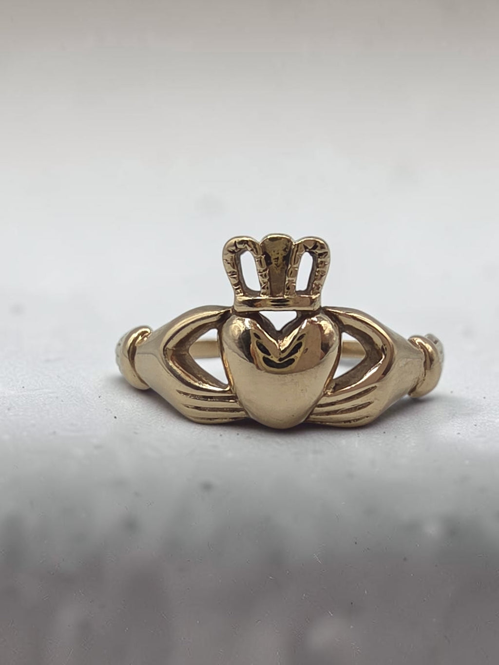 Vintage Michael Anthony Solid 14K Yellow Gold Crown Heart Claddagh Ring - Size 7