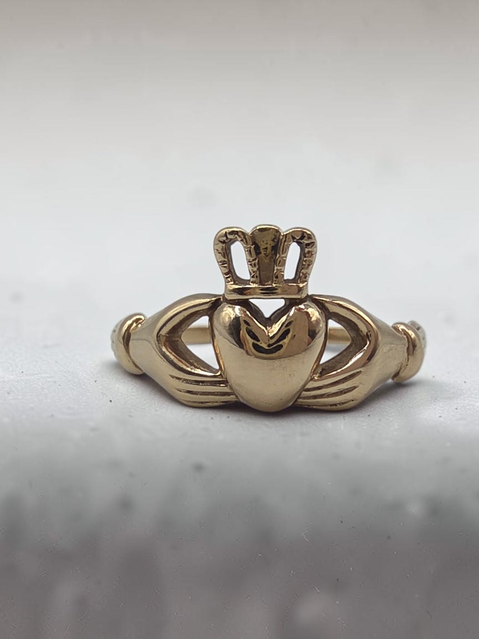 Vintage Michael Anthony Solid 14K Yellow Gold Crown Heart Claddagh Ring - Size 7