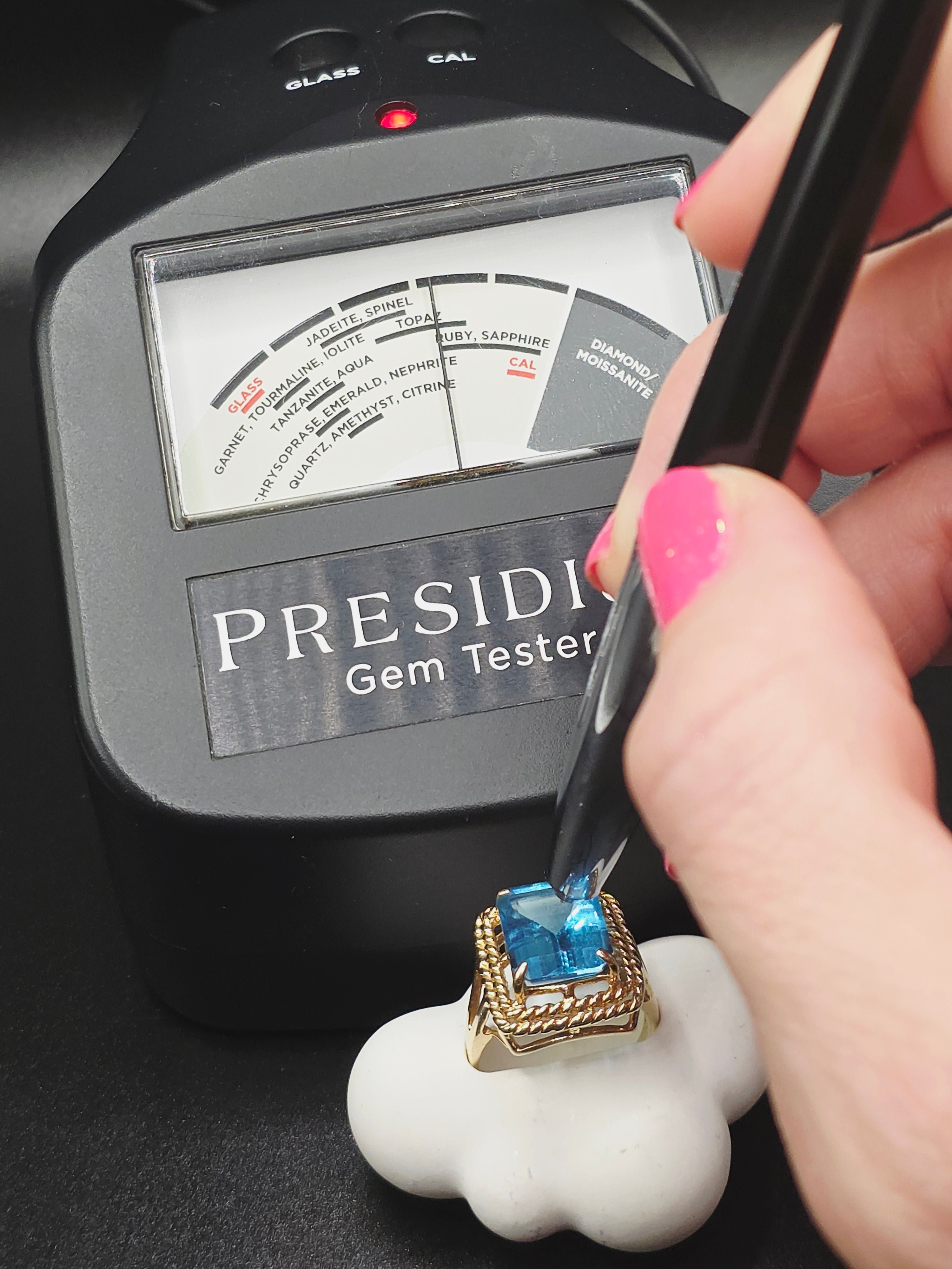 Solid 10K Yellow Gold Ring with Blue Topaz – Size 7