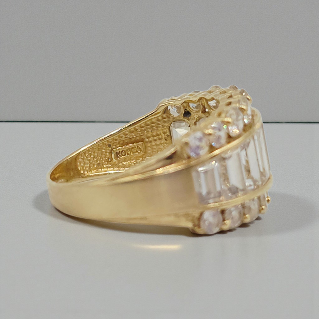 Solid 14K Yellow Gold Ring with Round & Baguette Cut Clear Gemstones – Size 8