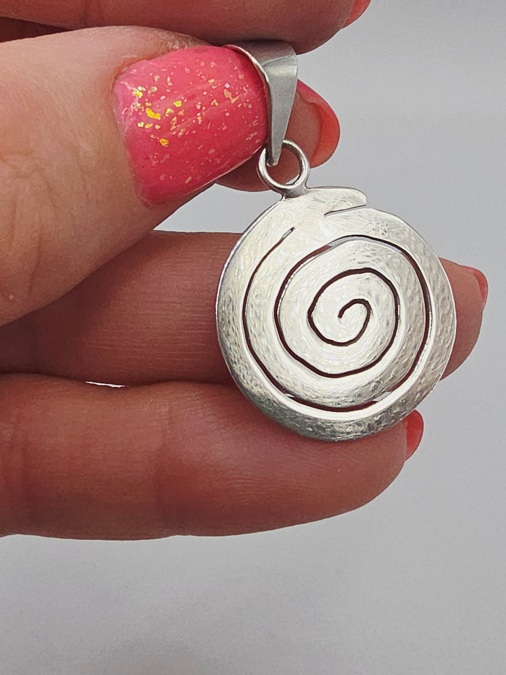 950 Sterling Silver Round Swirl Circle Necklace Pendant - 1.5 Inch