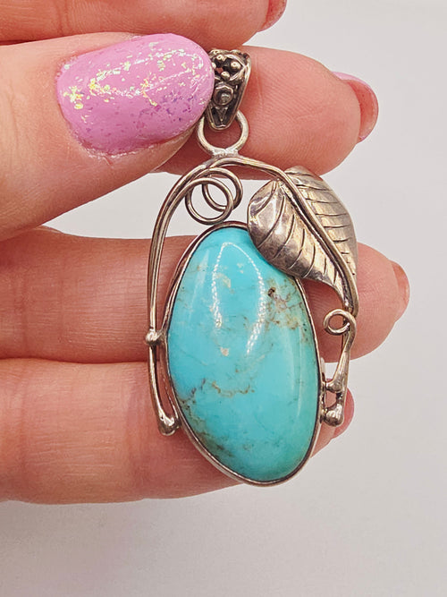 925 Sterling Silver Turquoise Pendant Southwestern Style Leaf Frame