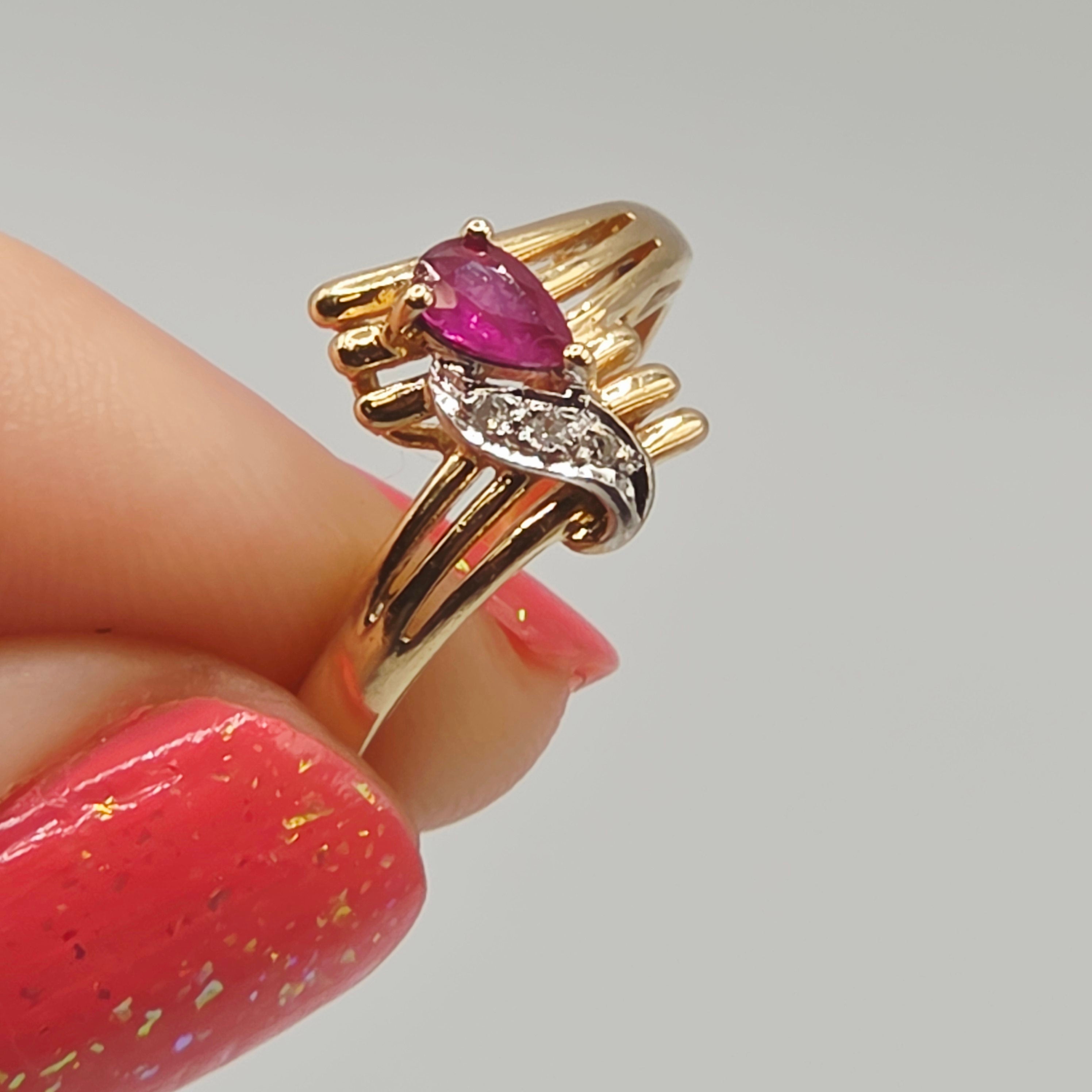 Town & Country Solid 14K Yellow Gold Ring with Ruby and Diamonds – Size 7.25
