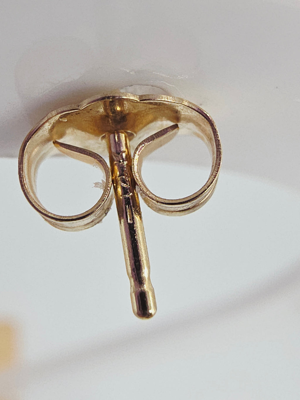 Solid 14K Yellow Gold Stud Earrings with Heart-Cut Amethyst