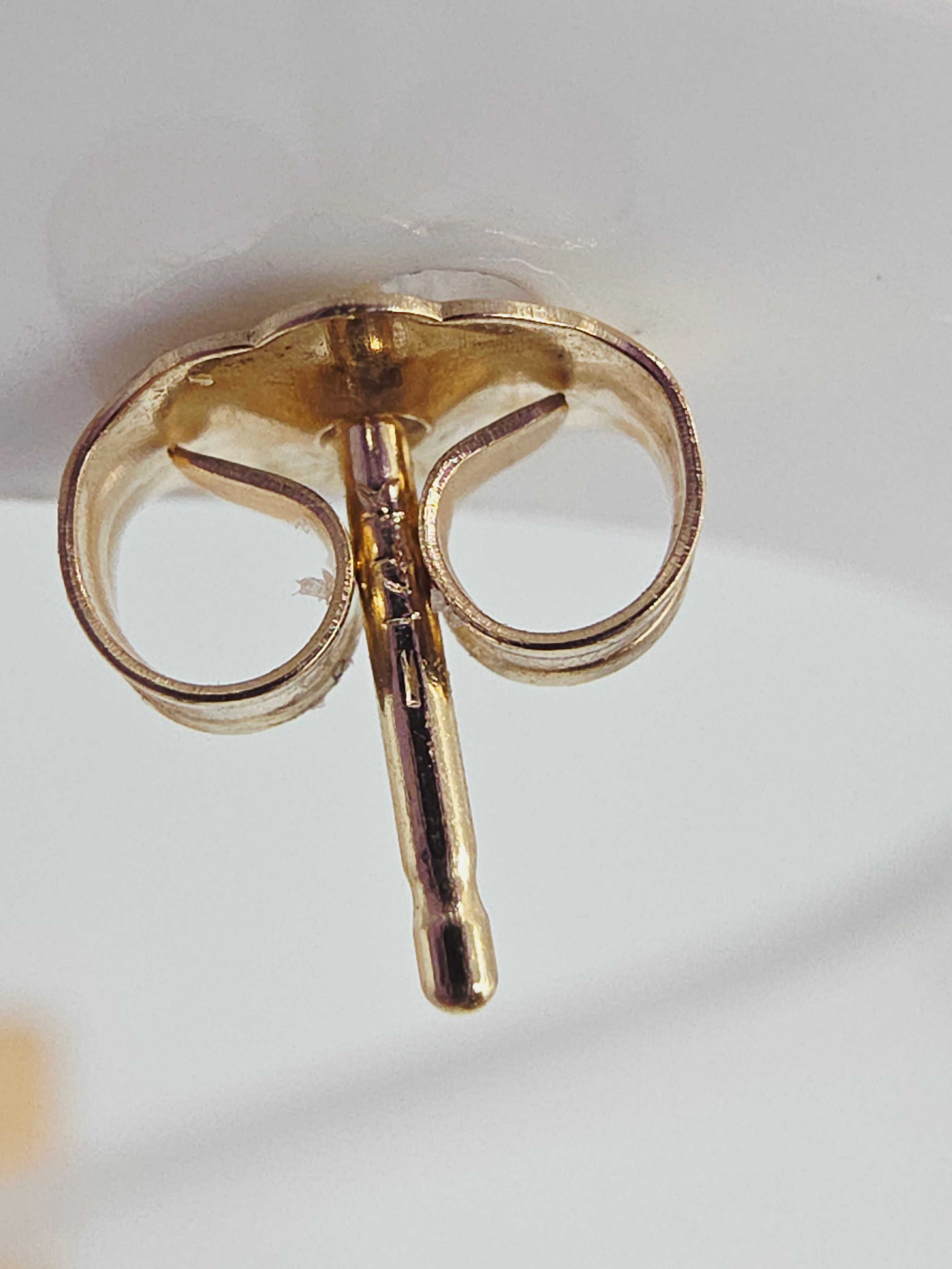 Solid 14K Yellow Gold Stud Earrings with Heart-Cut Amethyst