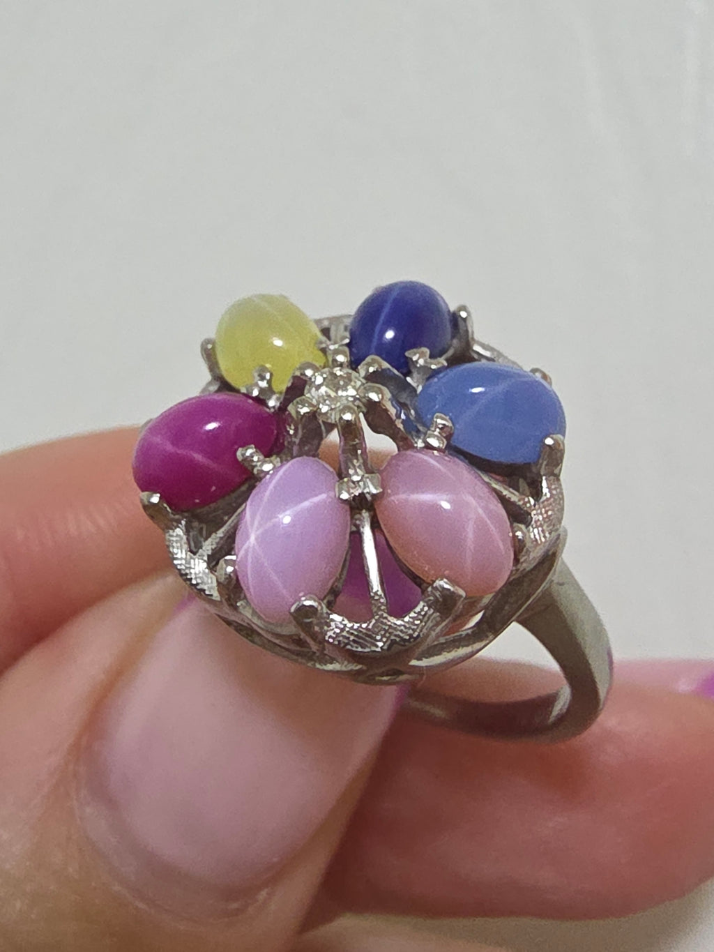 Stunning Solid 10K White Gold Diamond & Rainbow Star Sapphire Halo Ring - Size 6
