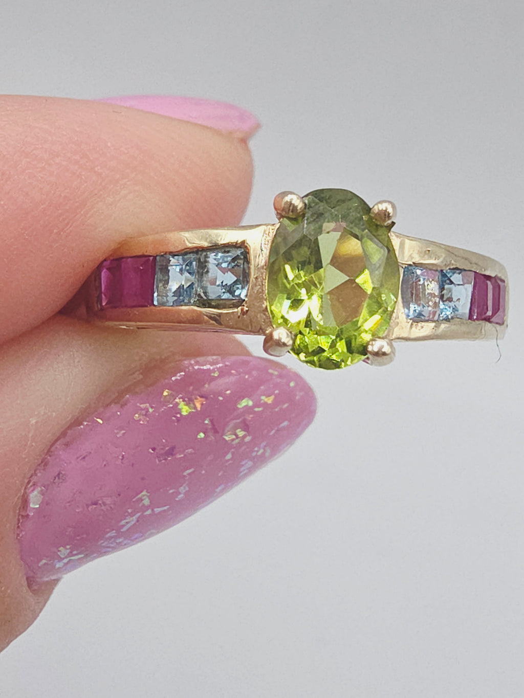 Solid 10K Yellow Gold Ring with Peridot Ruby and Blue Topaz - Sz 6