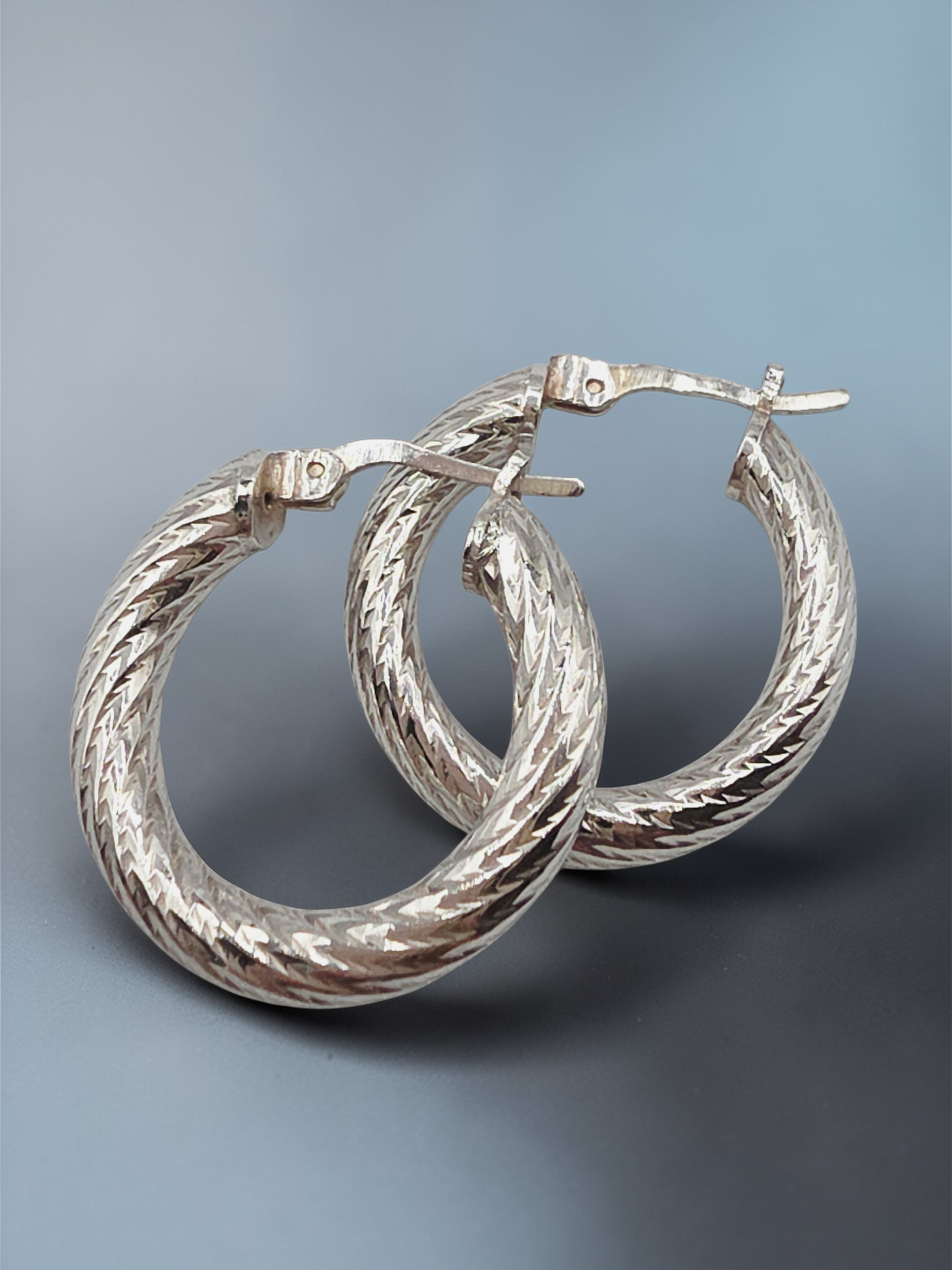 DYADEMA 925 Sterling Silver Diamond-Cut Hoop Earrings Italy Hinged