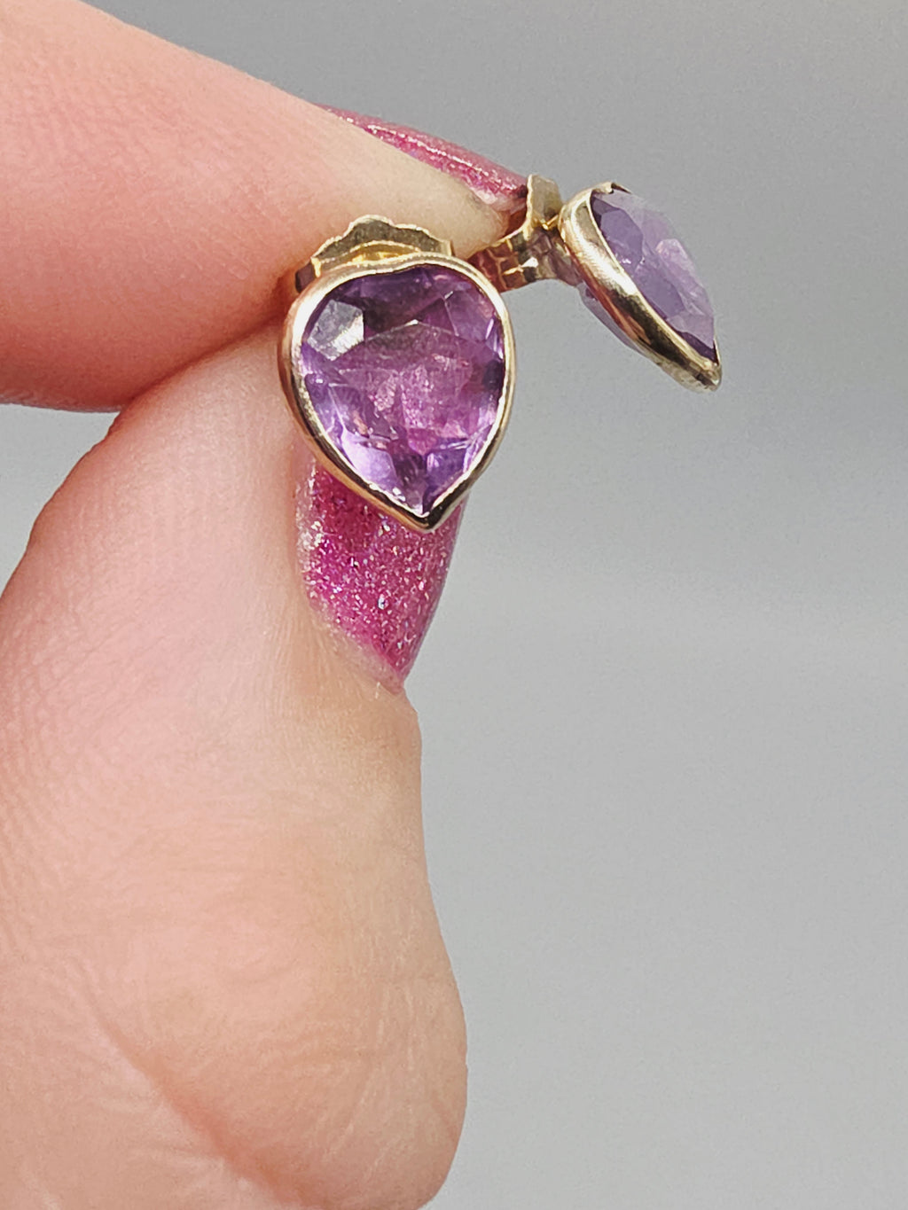 Solid 14K Yellow Gold Stud Earrings with Heart-Cut Amethyst