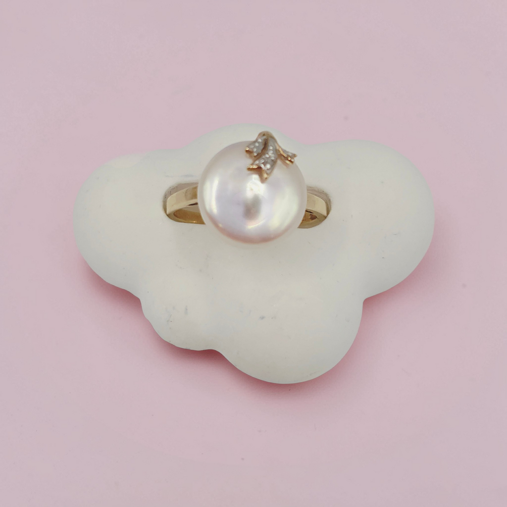 Solid 10K Yellow Gold Ring with Mother of Pearl & Diamond Accents - Size 6.75