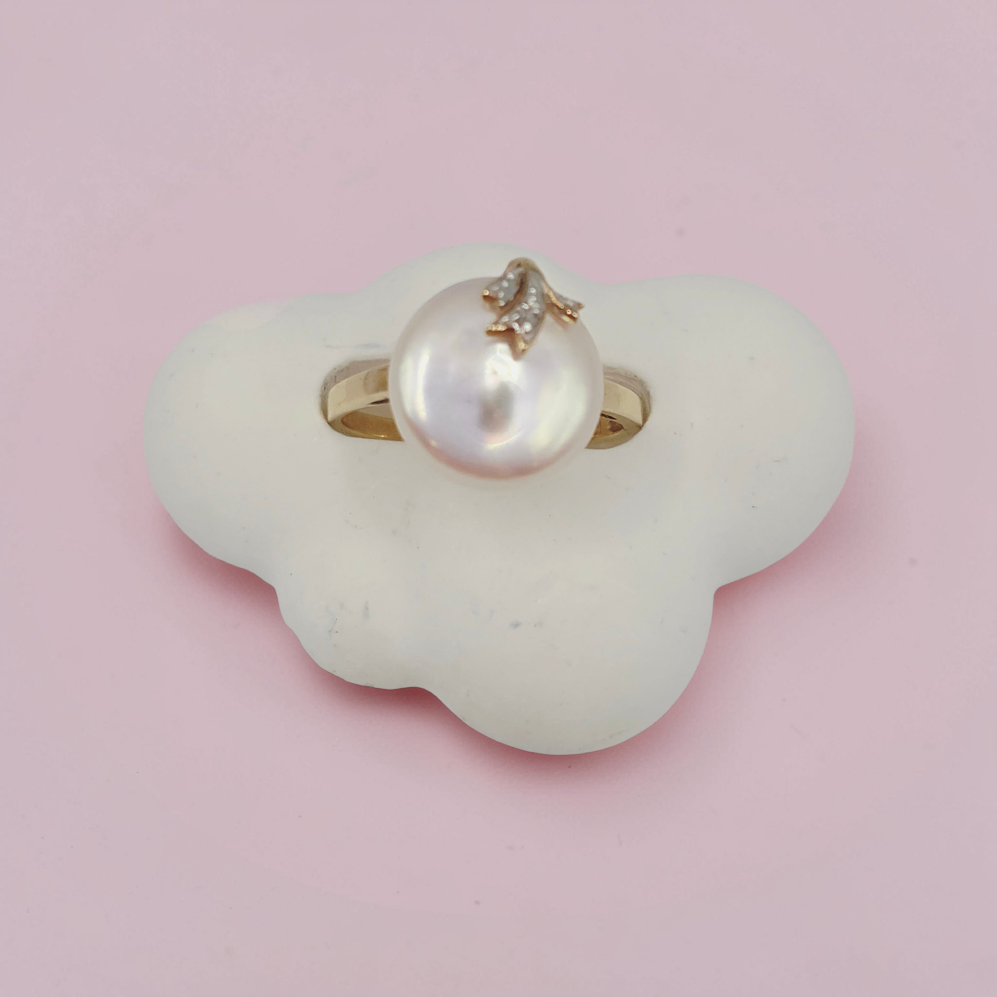 Solid 10K Yellow Gold Ring with Mother of Pearl & Diamond Accents - Size 6.75