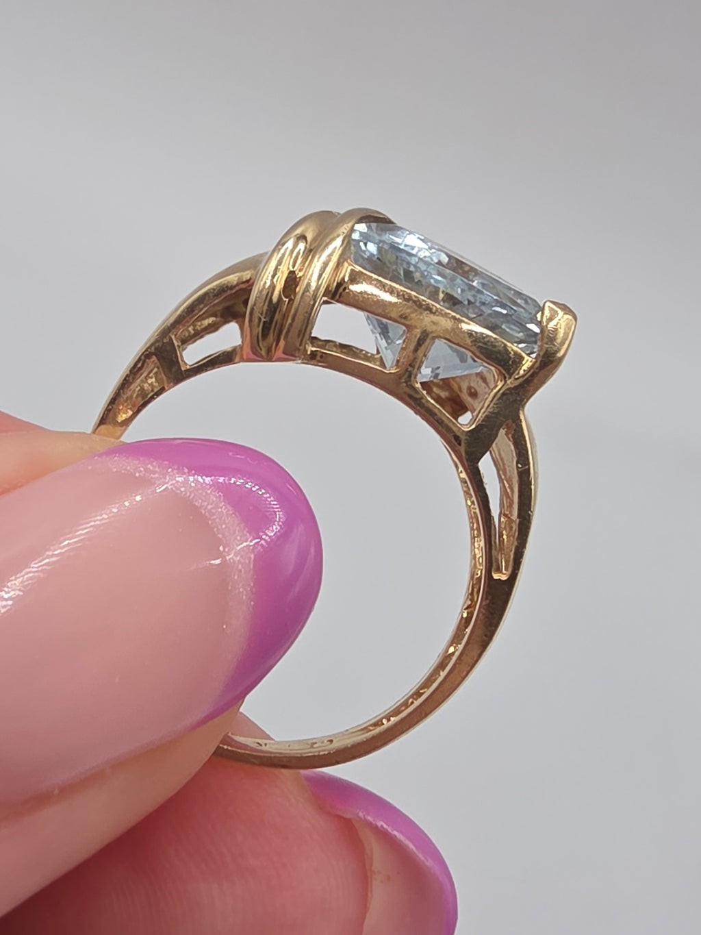 Caspian International Solid 10K Yellow Gold Trillion Cut Aquamarine Ring - Size 7.25
