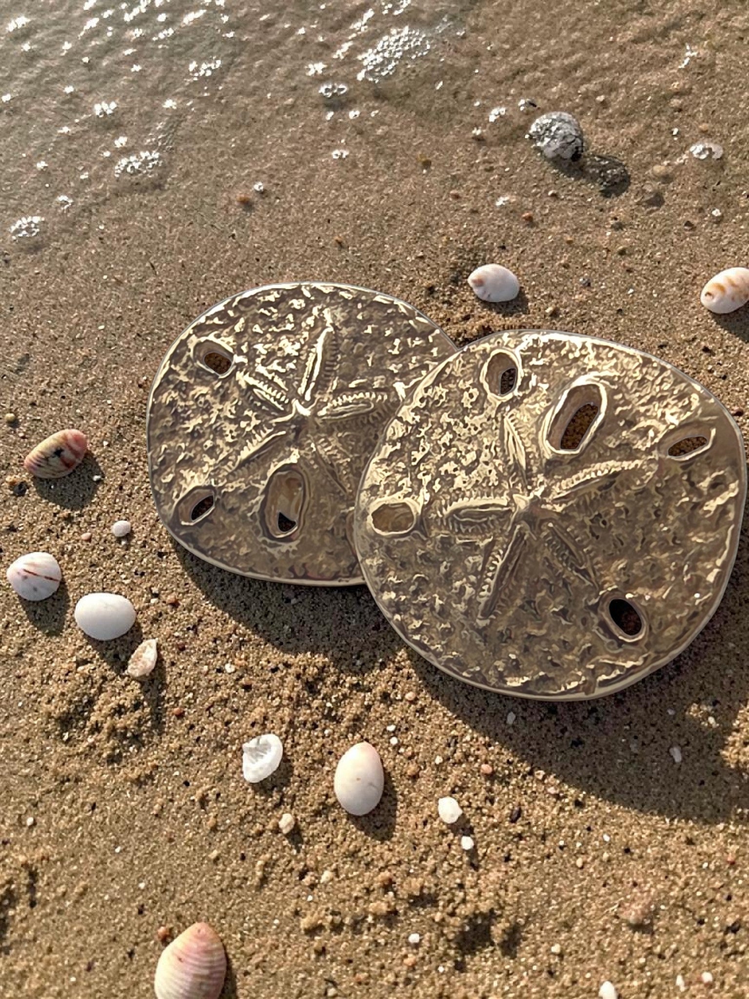 RETIRED James Avery Solid 14K Yellow Gold Sand Dollar Stud Earrings