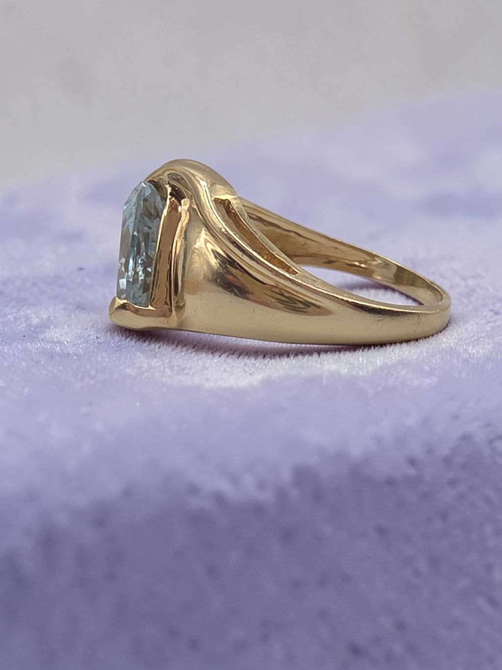 Caspian International Solid 10K Yellow Gold Trillion Cut Aquamarine Ring - Size 7.25