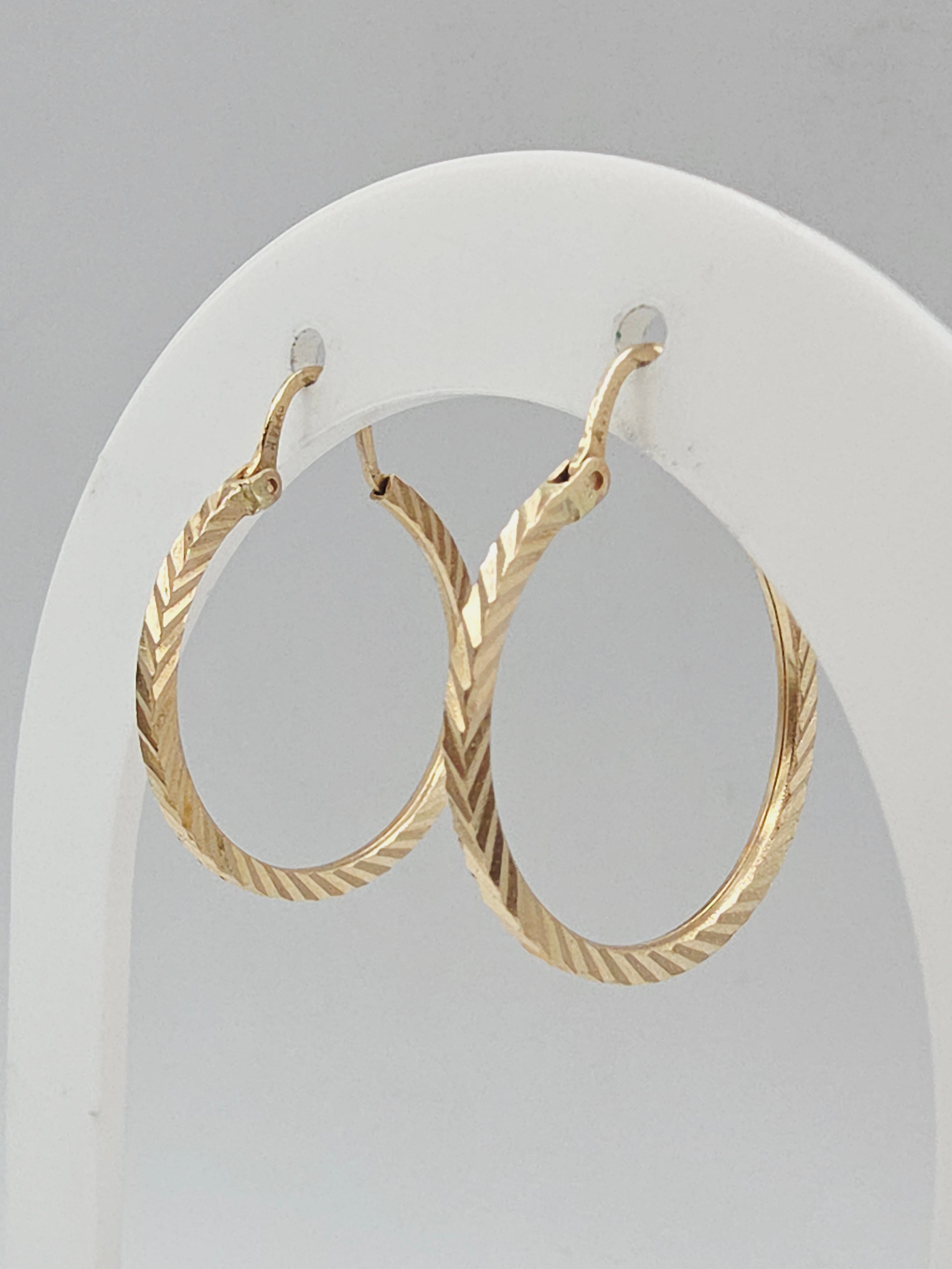 Solid 14K Yellow Gold Diamond-Cut Hoop Earrings with Snap Closures
