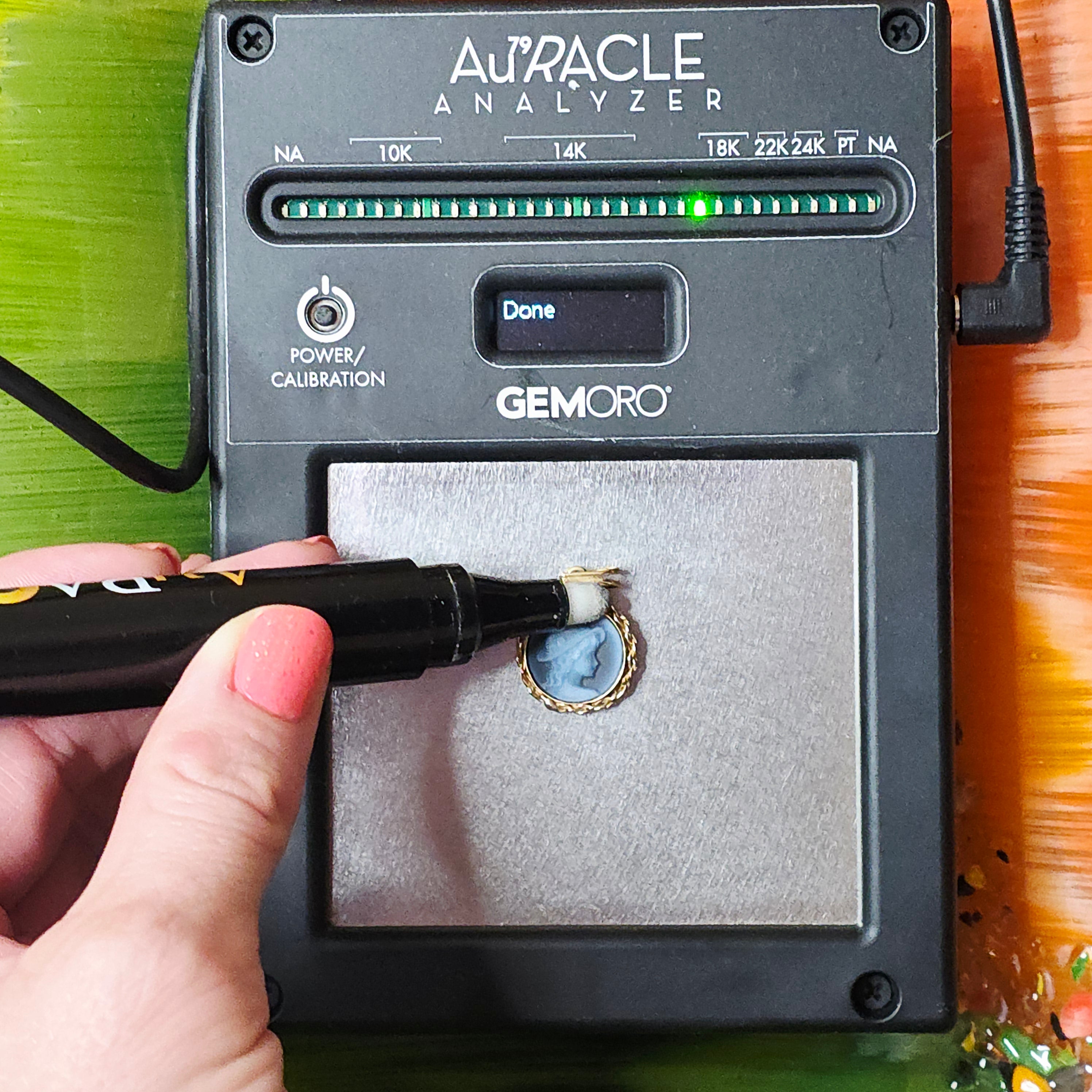 Solid 18K Yellow Gold Twisted Rope Bezel Necklace Pendant with Blue Agate Cameo