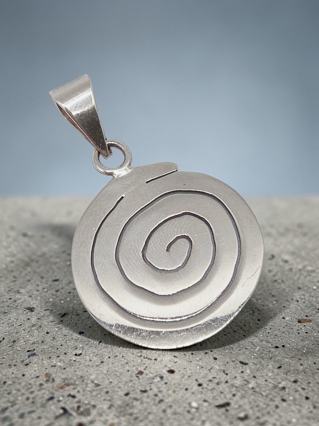 950 Sterling Silver Round Swirl Circle Necklace Pendant - 1.5 Inch