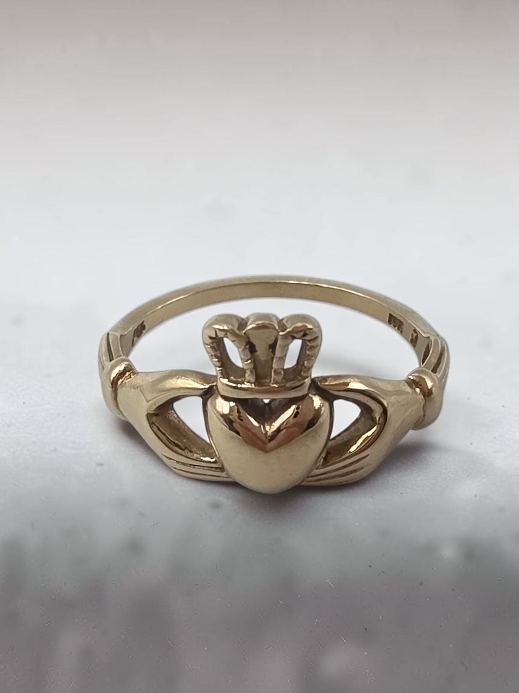 Vintage Michael Anthony Solid 14K Yellow Gold Crown Heart Claddagh Ring - Size 7