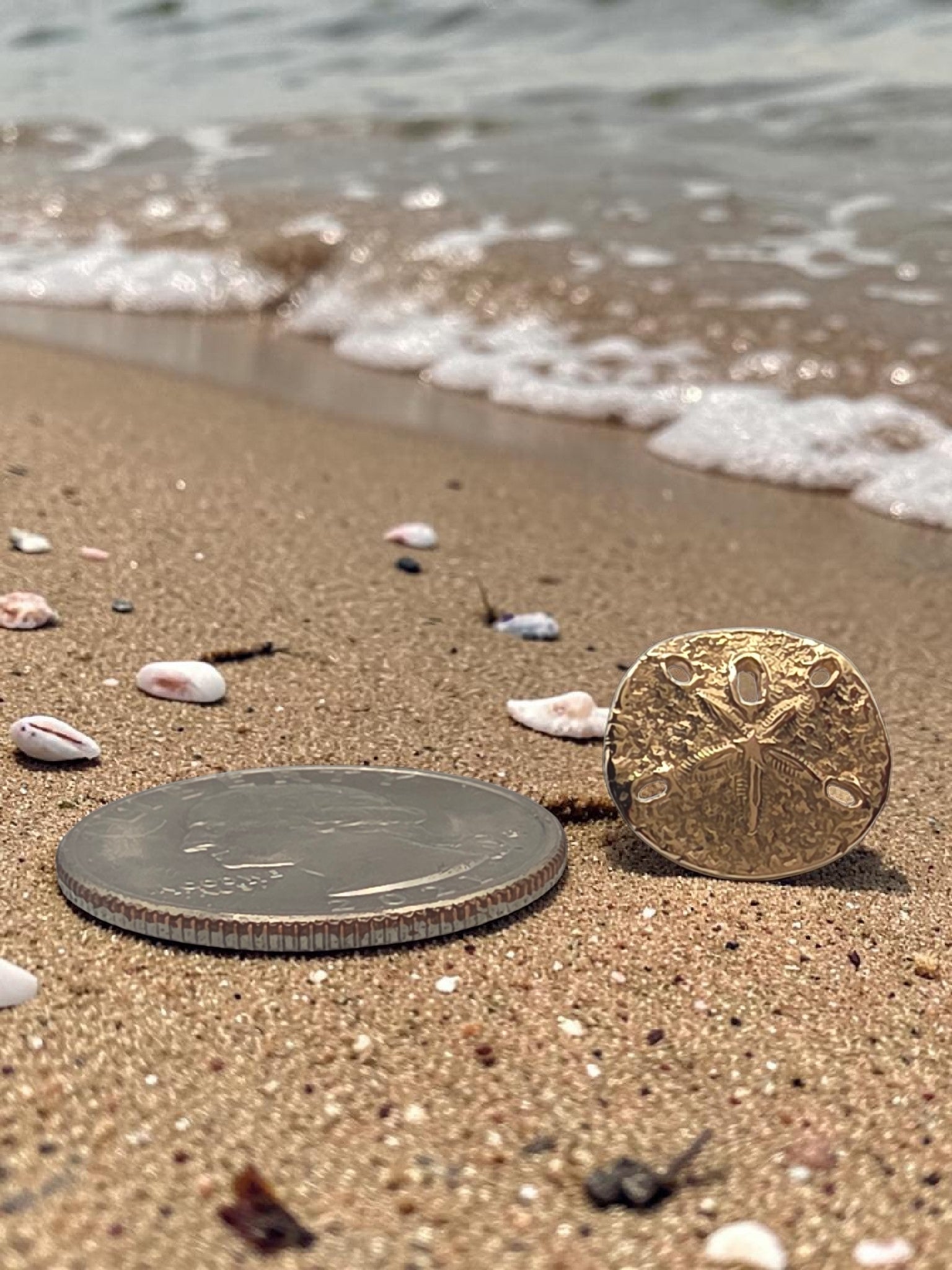 RETIRED James Avery Solid 14K Yellow Gold Sand Dollar Stud Earrings