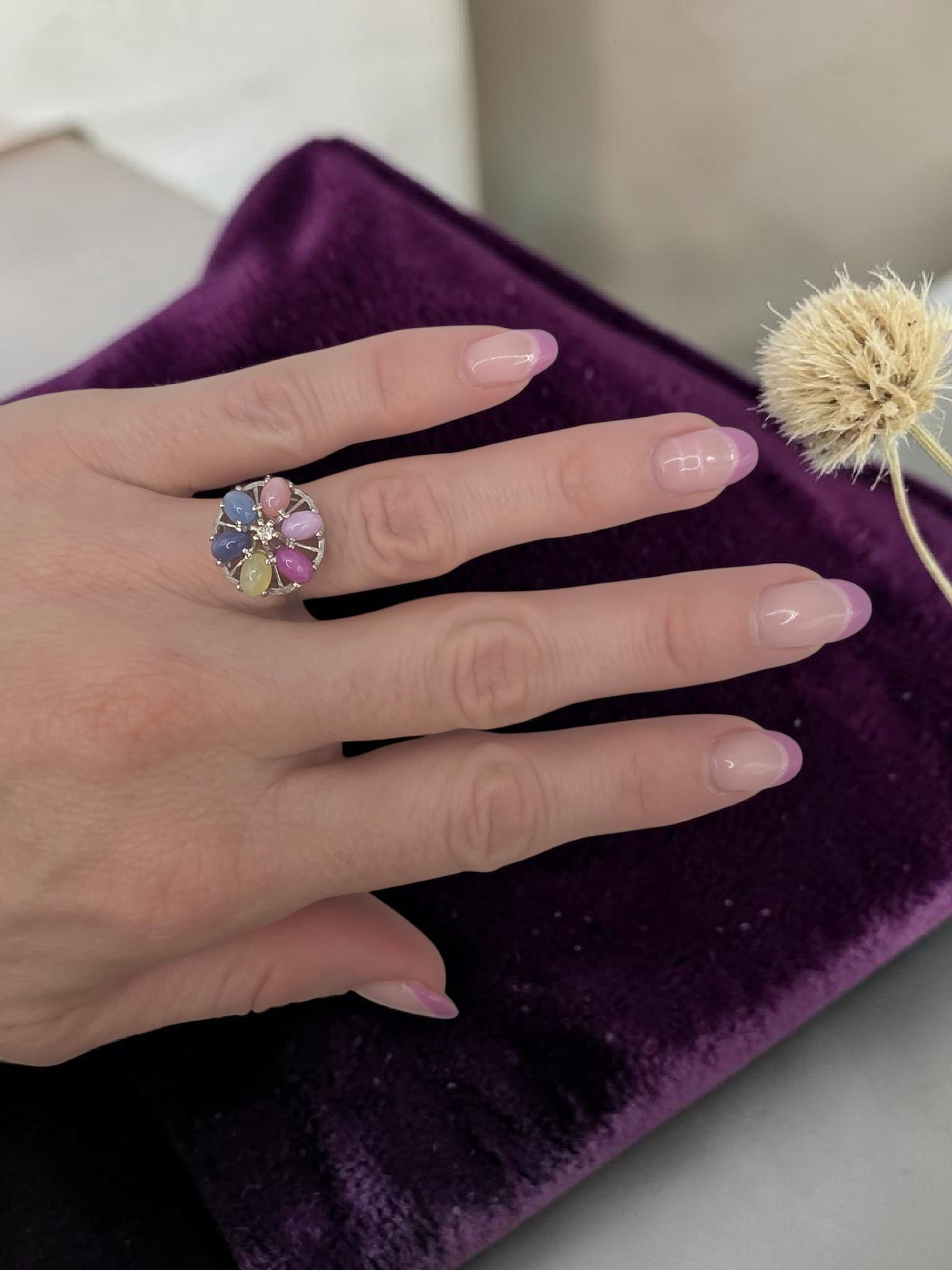 Stunning Solid 10K White Gold Diamond & Rainbow Star Sapphire Halo Ring - Size 6