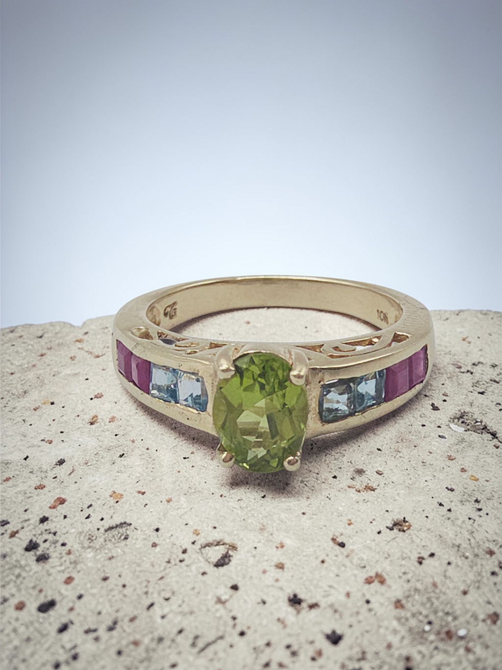 Solid 10K Yellow Gold Ring with Peridot Ruby and Blue Topaz - Sz 6
