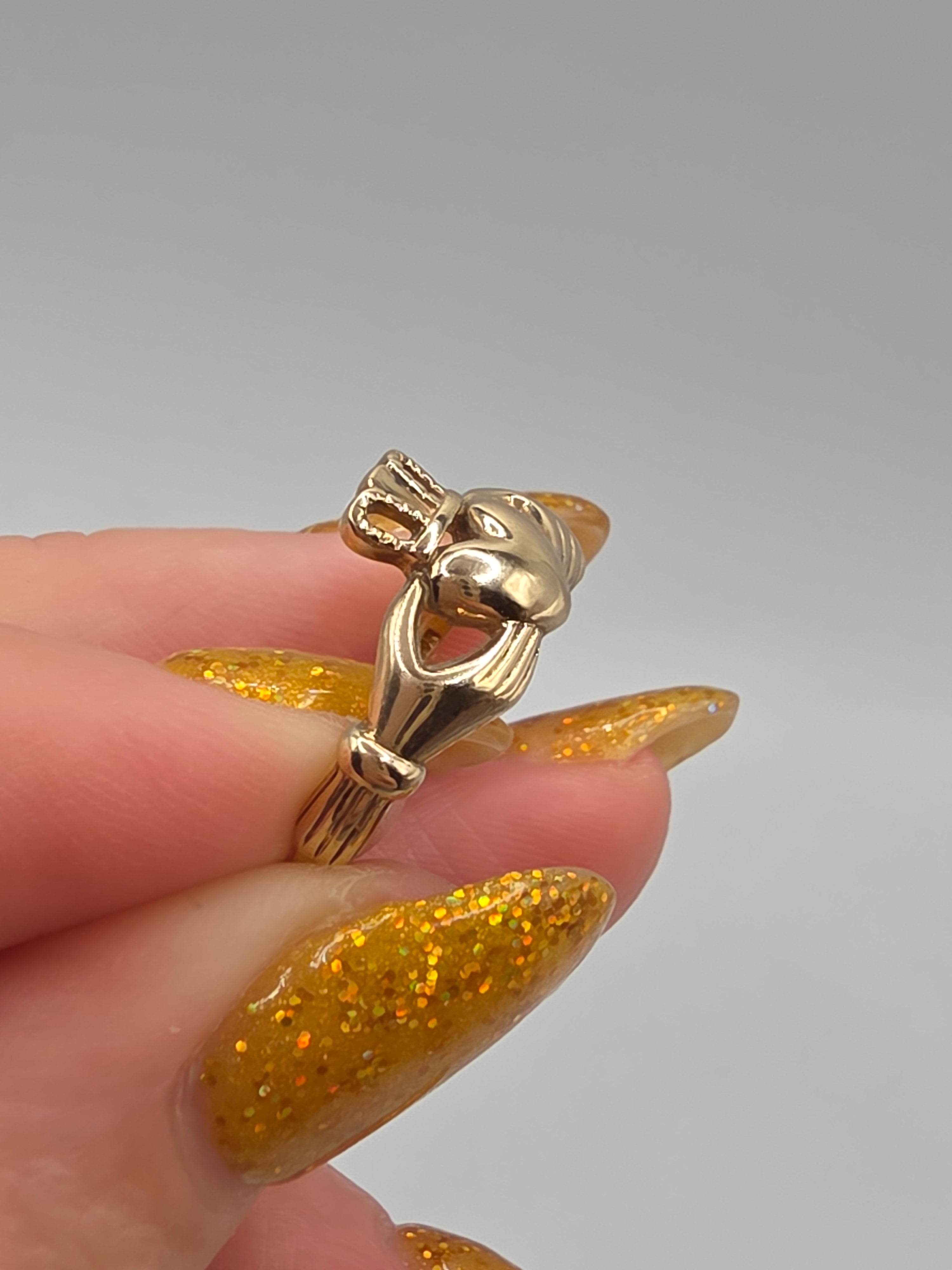 Vintage Michael Anthony Solid 14K Yellow Gold Crown Heart Claddagh Ring - Size 7