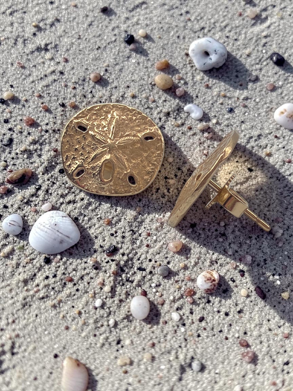 RETIRED James Avery Solid 14K Yellow Gold Sand Dollar Stud Earrings