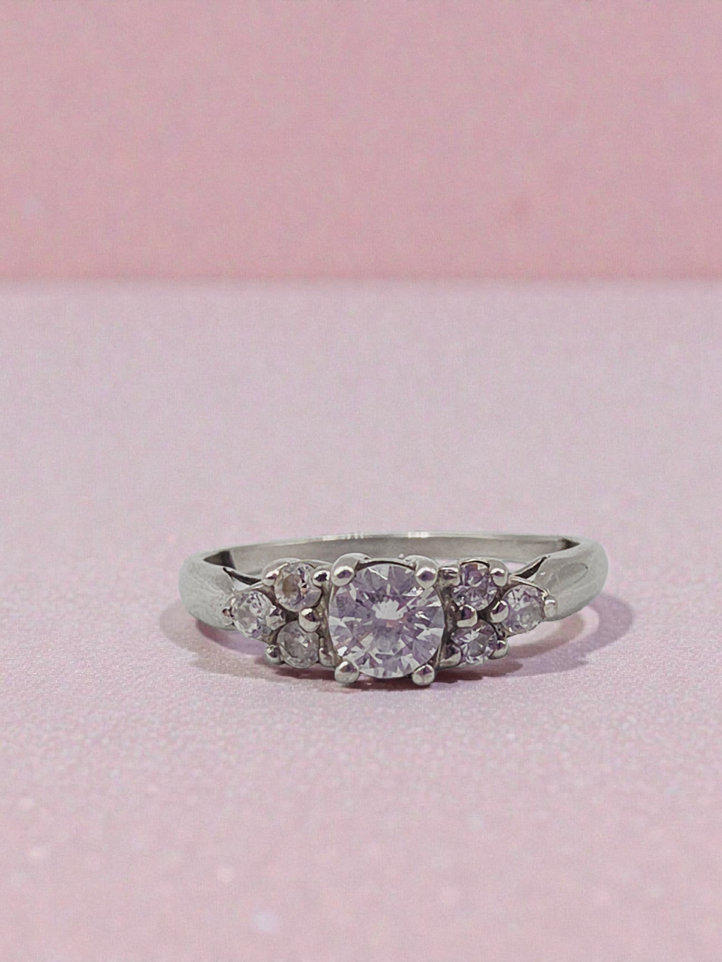 Solid 10K White Gold Ring with Gemstone Cluster – Size 5.25
