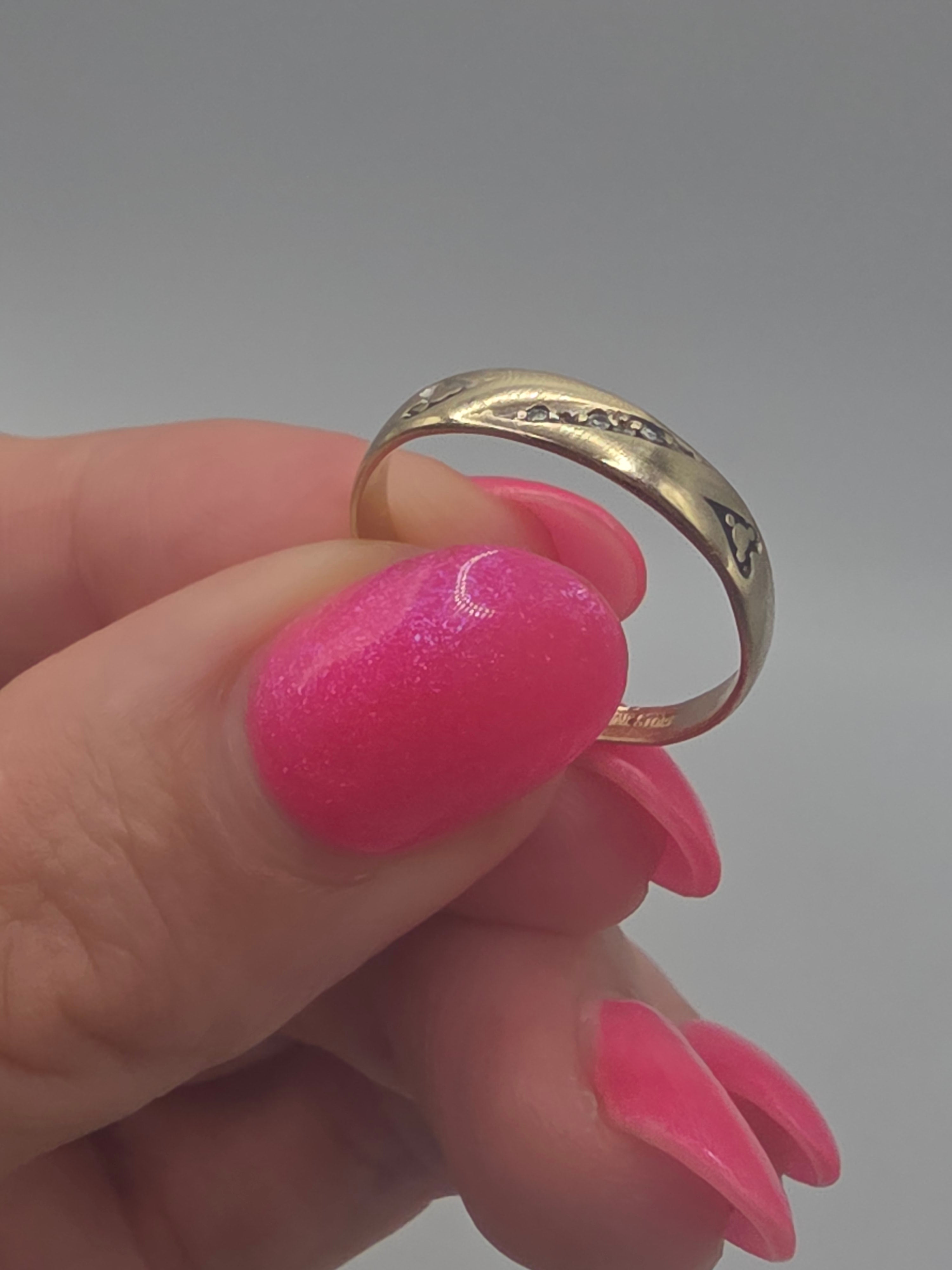 Solid 10K Yellow Gold Diamond ring with Heart Accents - Size 8