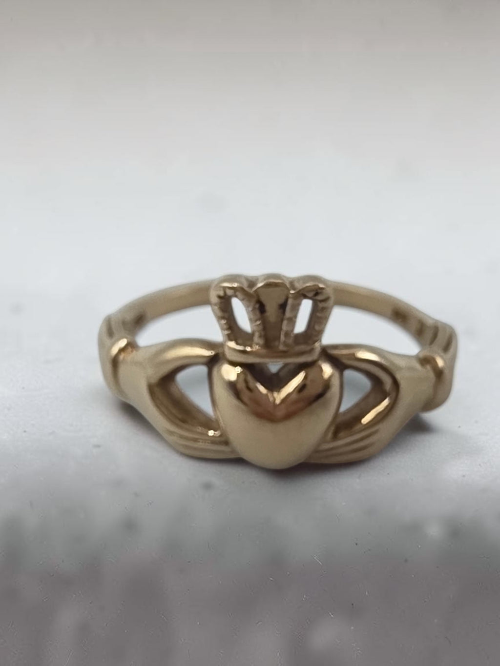 Vintage Michael Anthony Solid 14K Yellow Gold Crown Heart Claddagh Ring - Size 7