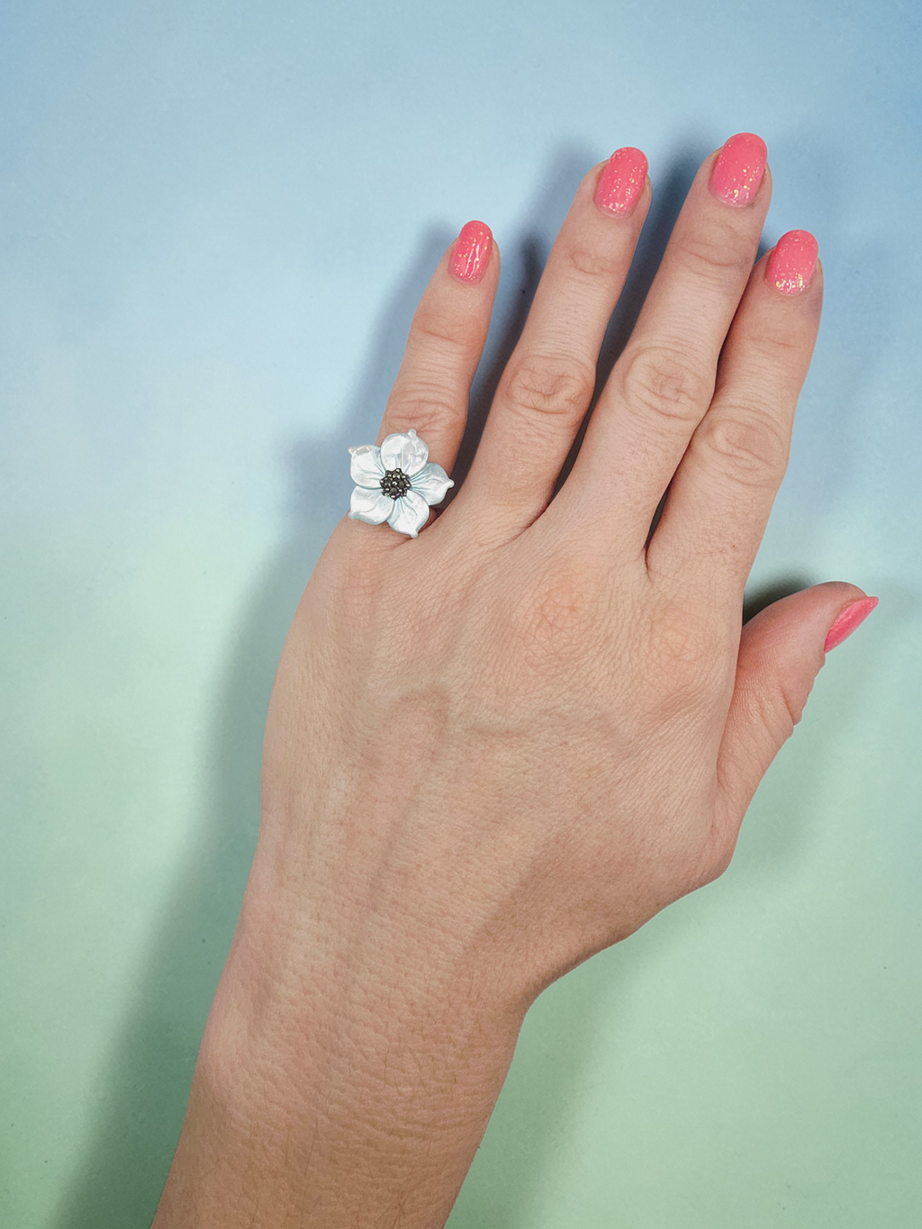 Lee Sands 925 Sterling Silver Mother of Pearl & Marcasite Flower  Ring - Size 5