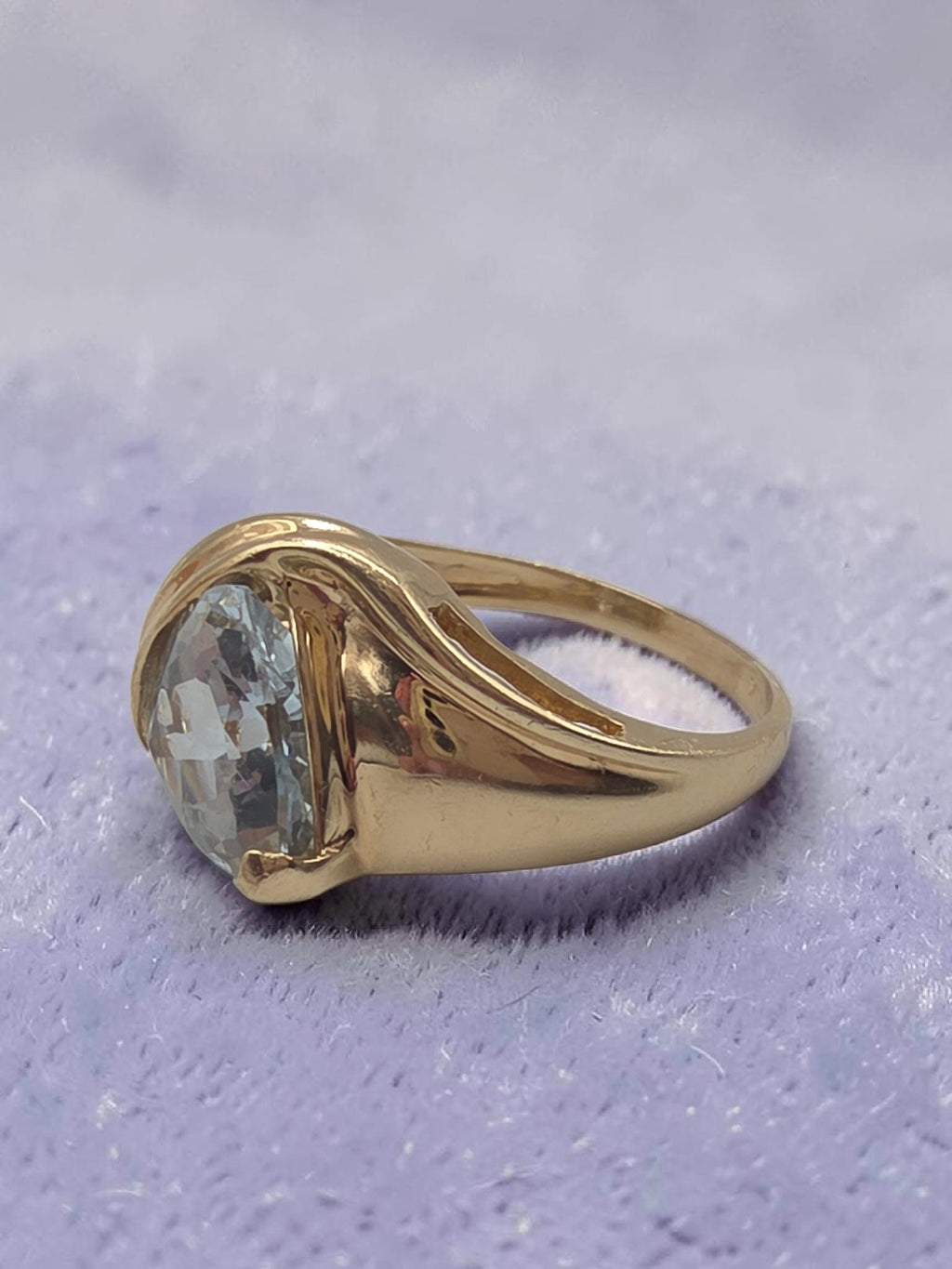 Caspian International Solid 10K Yellow Gold Trillion Cut Aquamarine Ring - Size 7.25