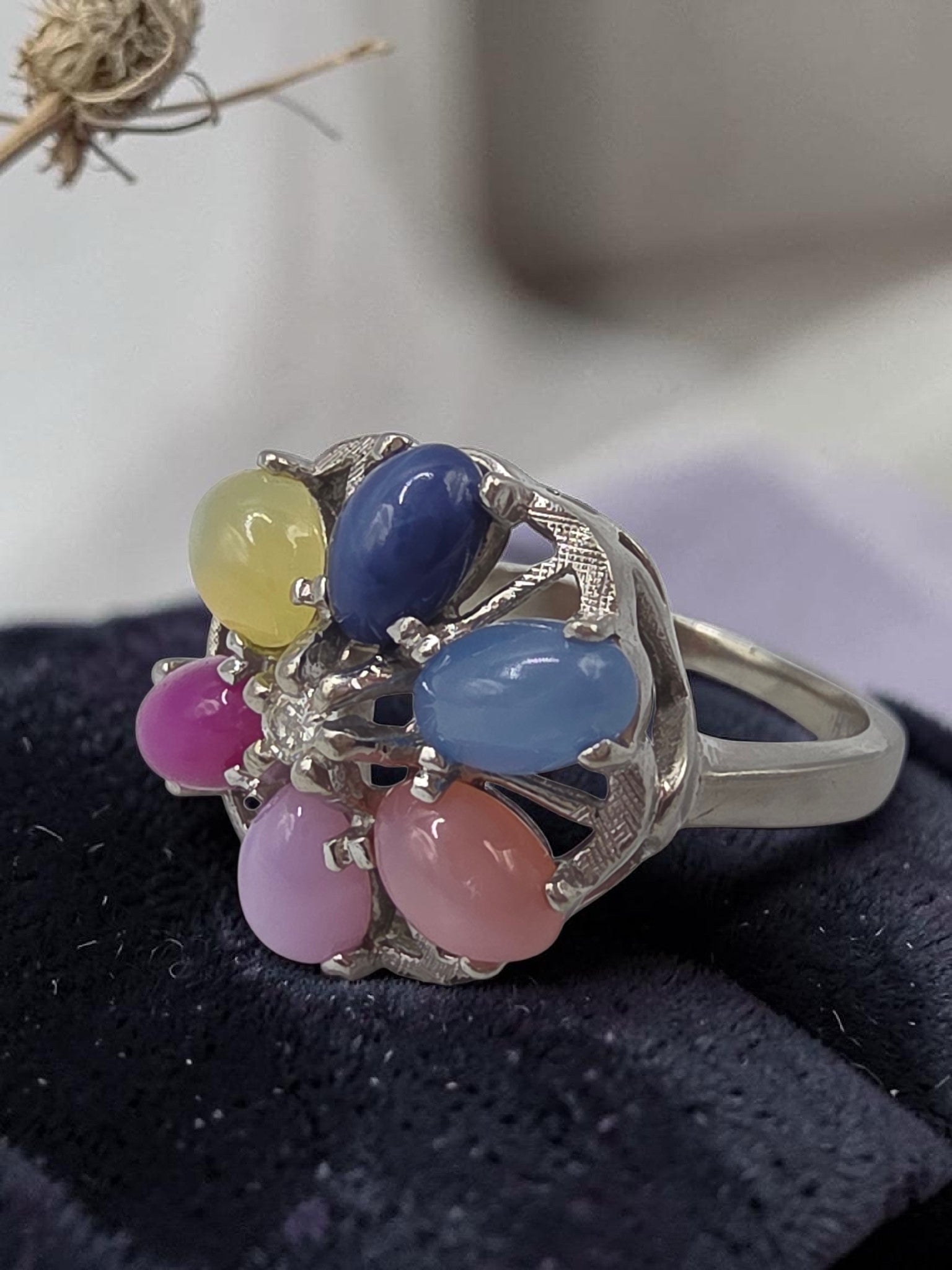 Stunning Solid 10K White Gold Diamond & Rainbow Star Sapphire Halo Ring - Size 6